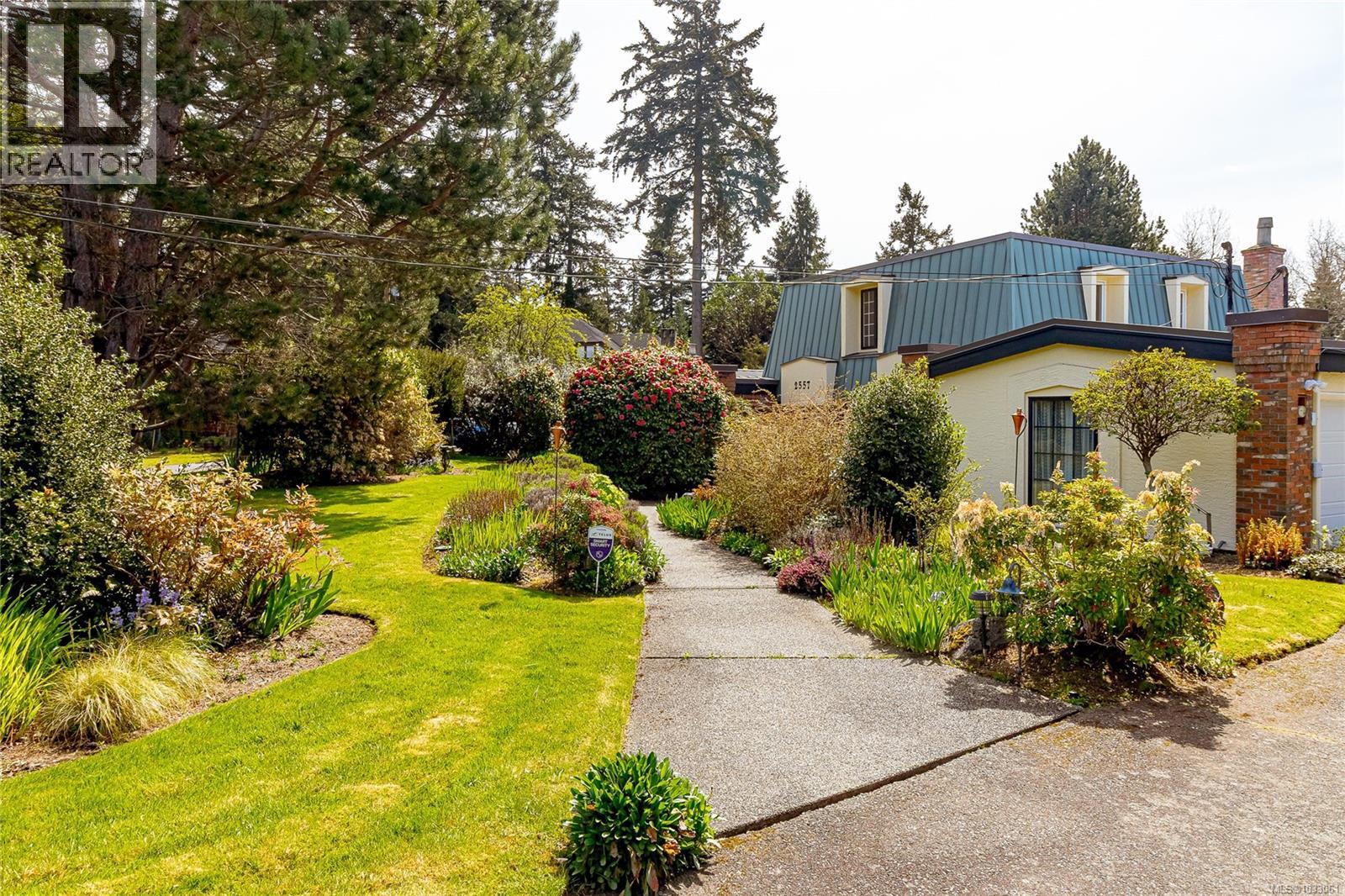 2557 Annabern Cres - 2