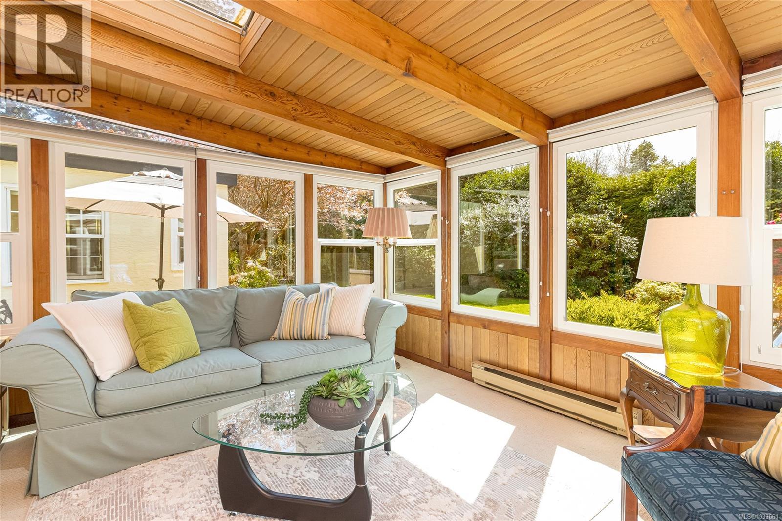  2557 Annabern Crescent, Saanich