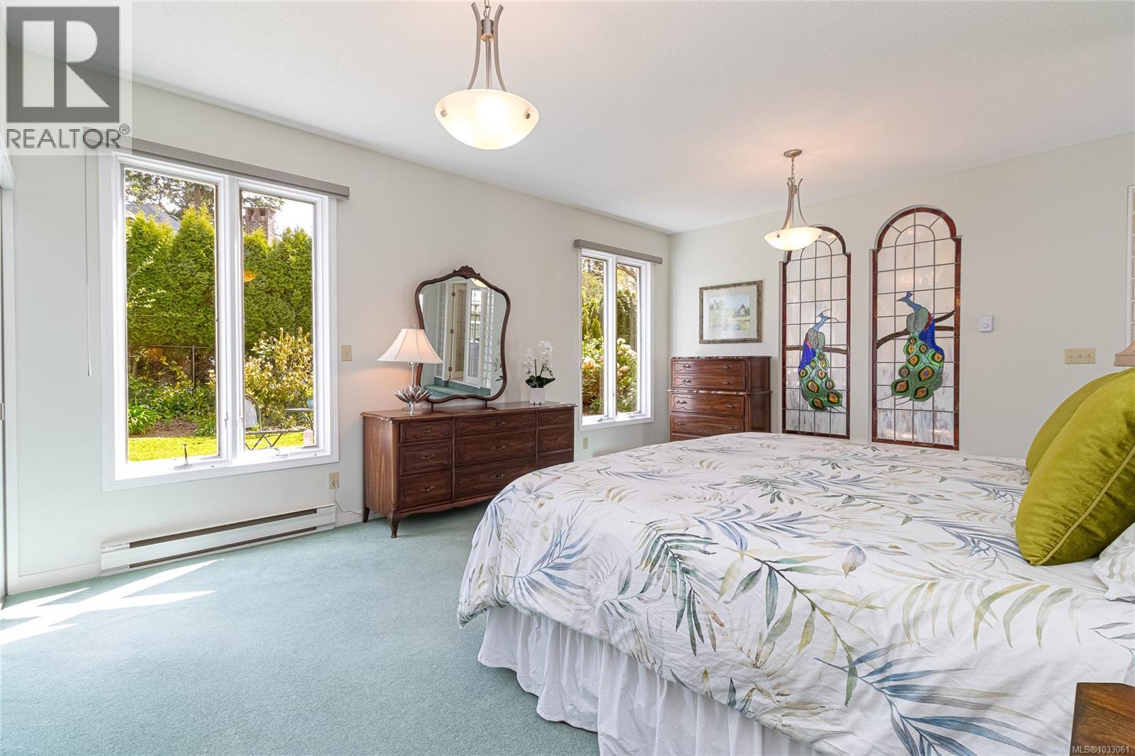 2557 Annabern Cres - 22