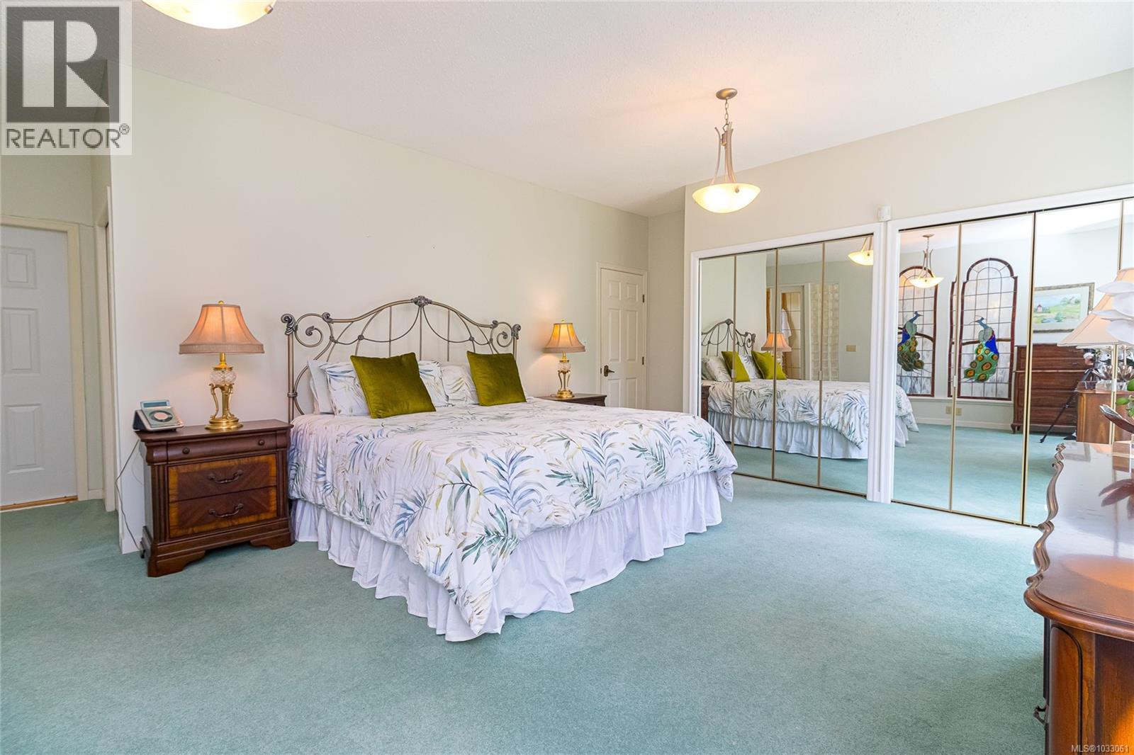 2557 Annabern Cres - 24