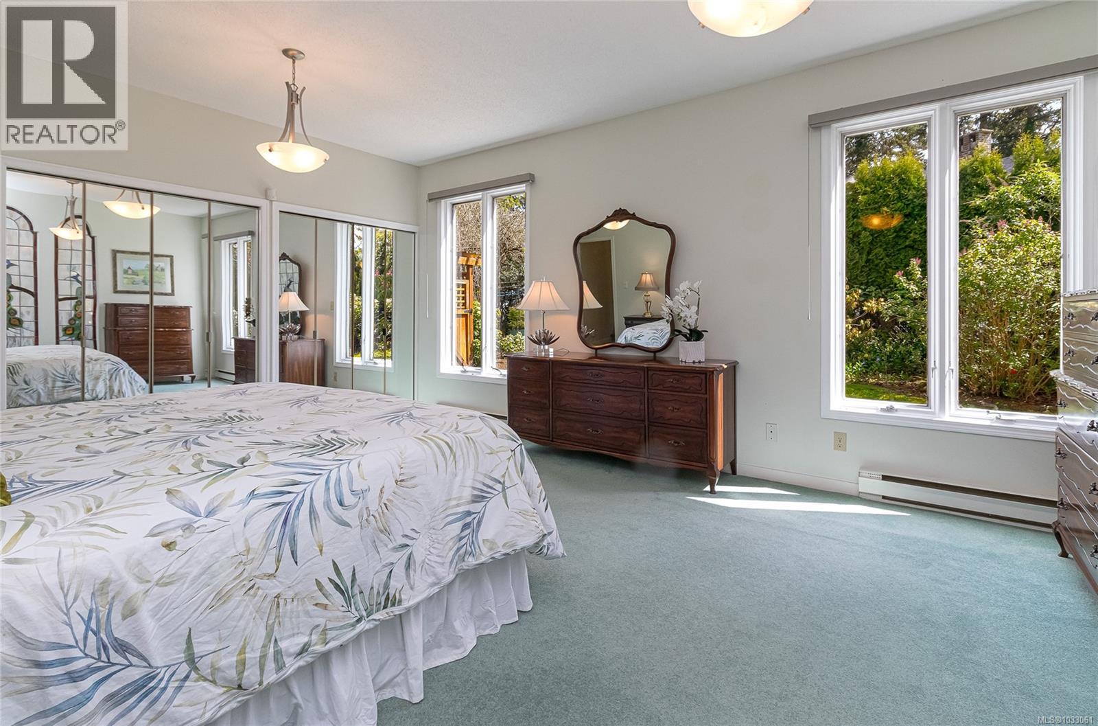 2557 Annabern Cres - 25
