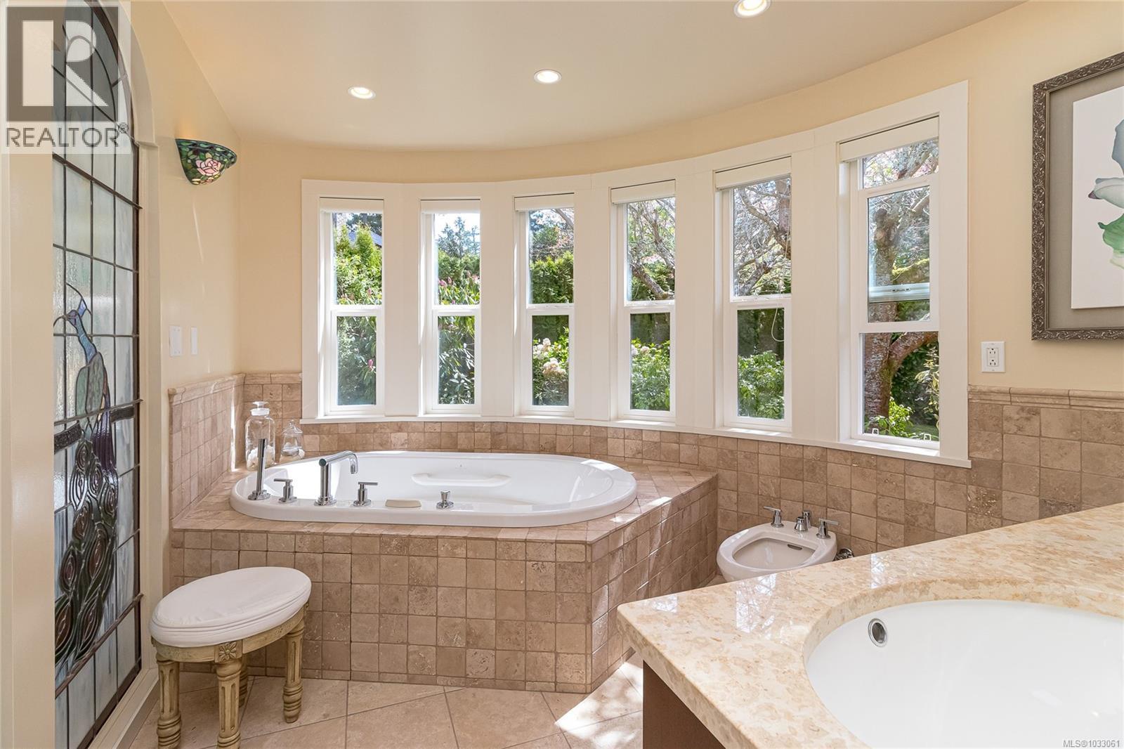 2557 Annabern Cres - 27
