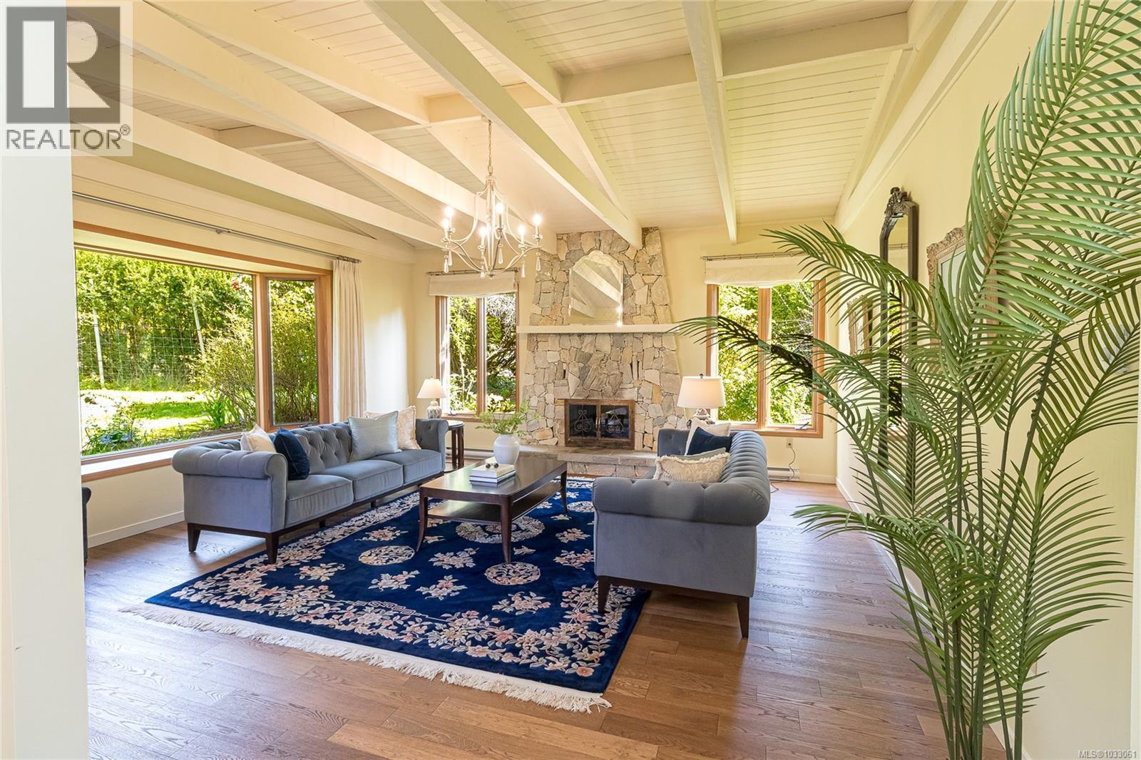  2557 Annabern Crescent, Saanich