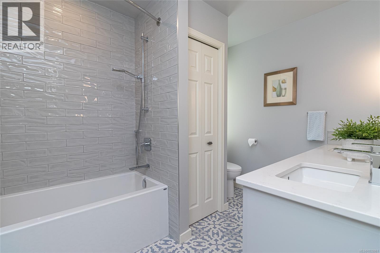  2557 Annabern Crescent, Saanich