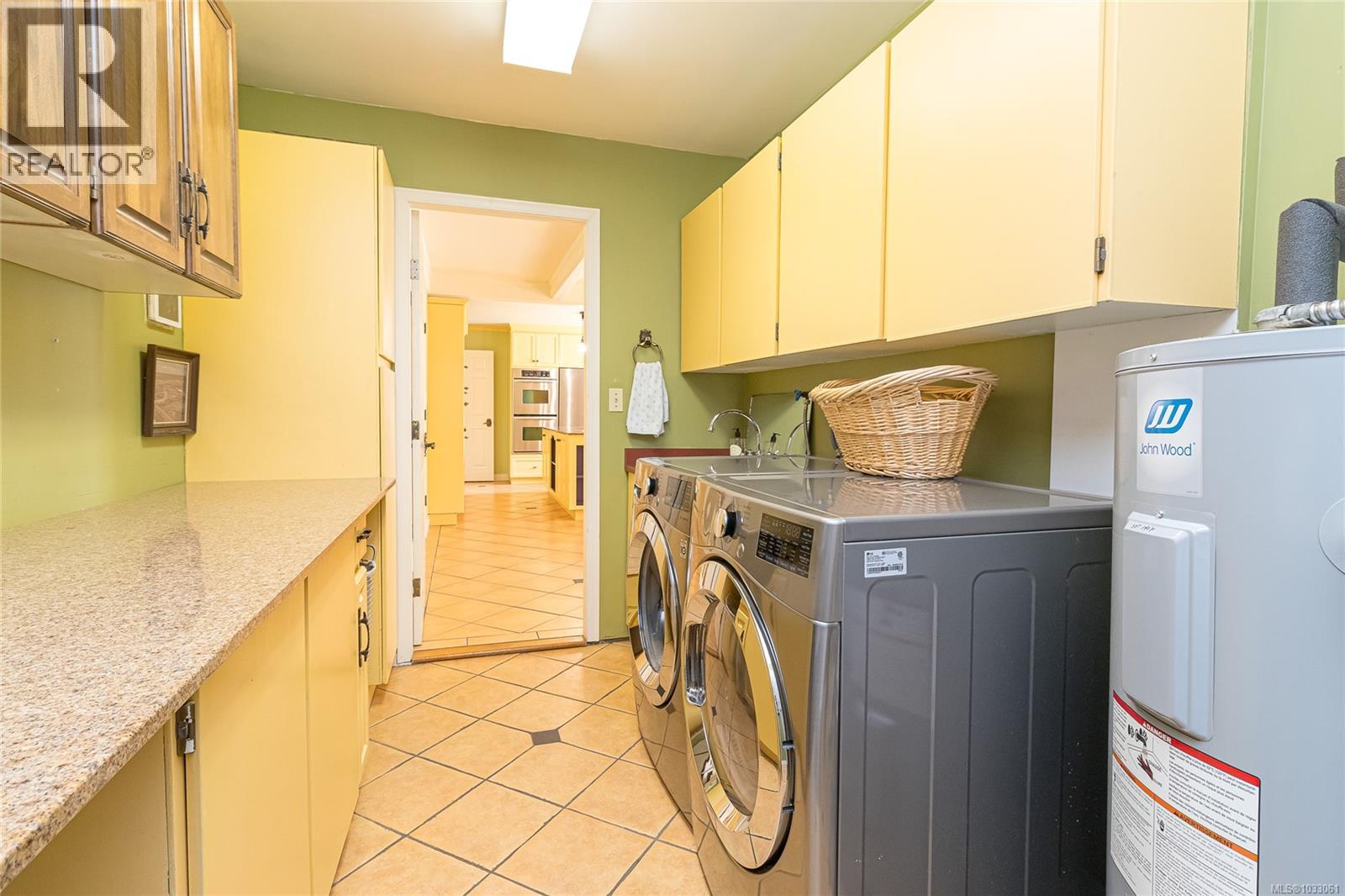  2557 Annabern Crescent, Saanich