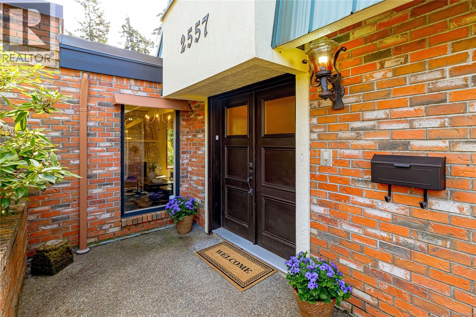  2557 Annabern Crescent, Saanich