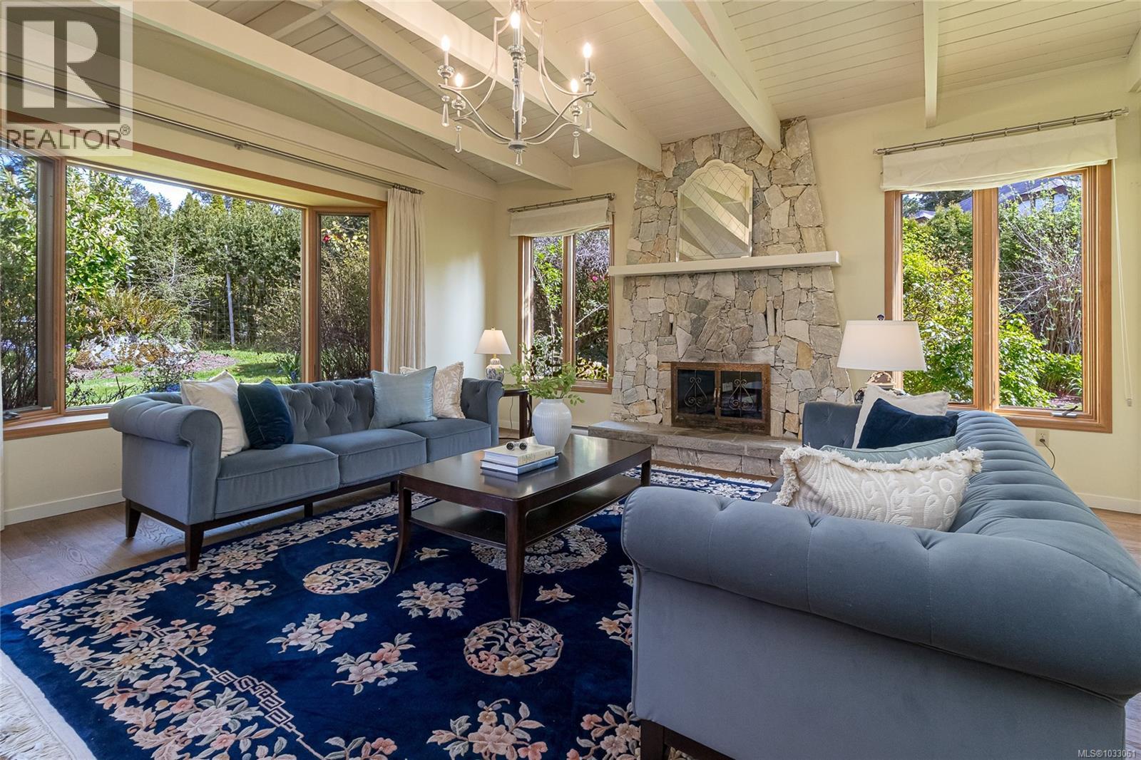  2557 Annabern Crescent, Saanich