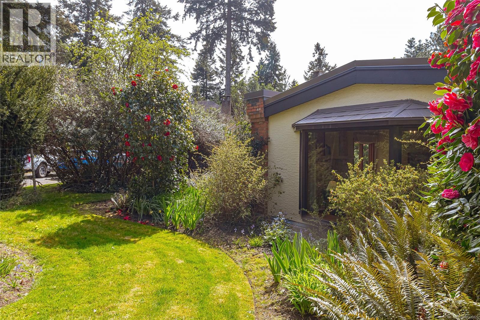  2557 Annabern Crescent, Saanich