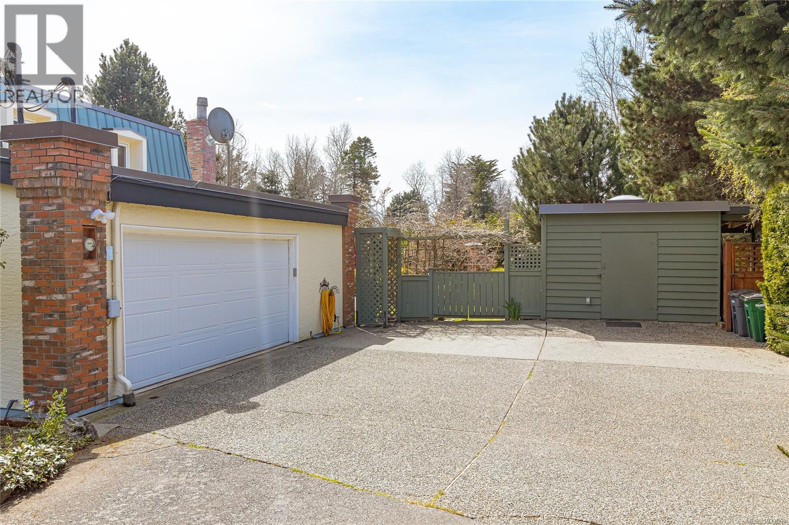  2557 Annabern Crescent, Saanich