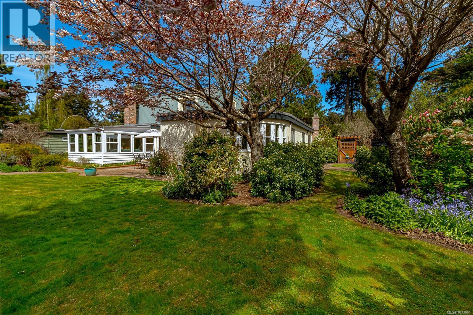  2557 Annabern Crescent, Saanich