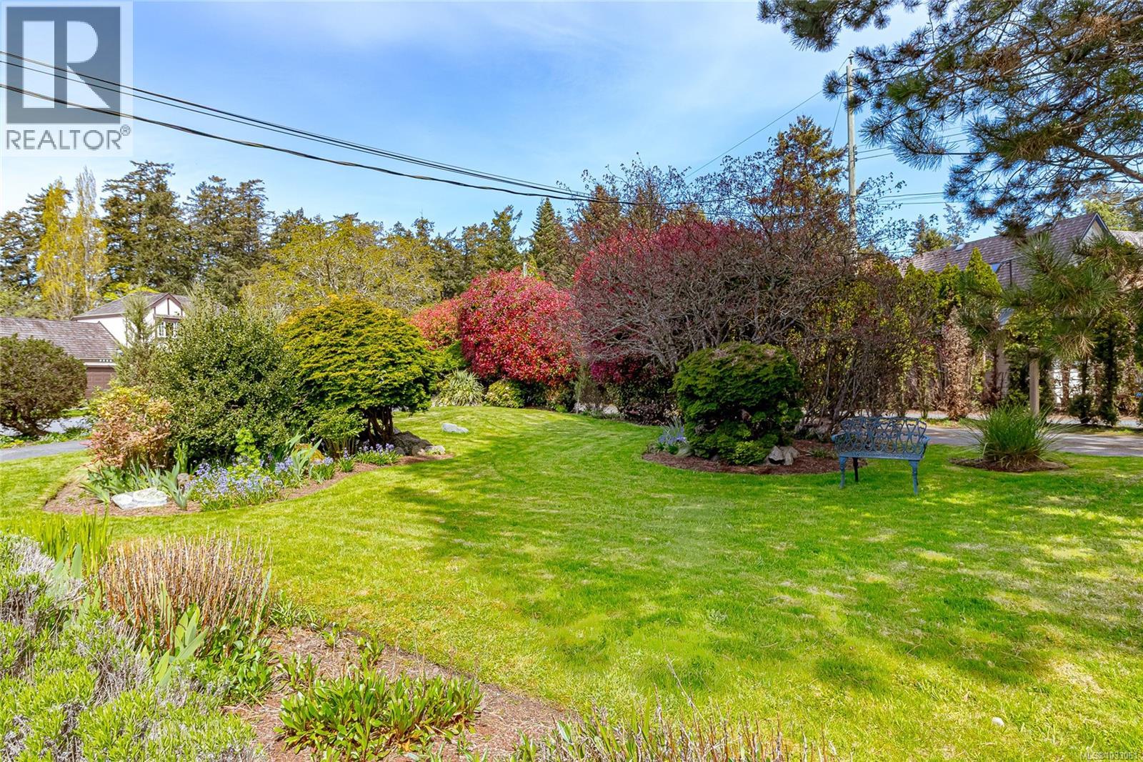  2557 Annabern Crescent, Saanich