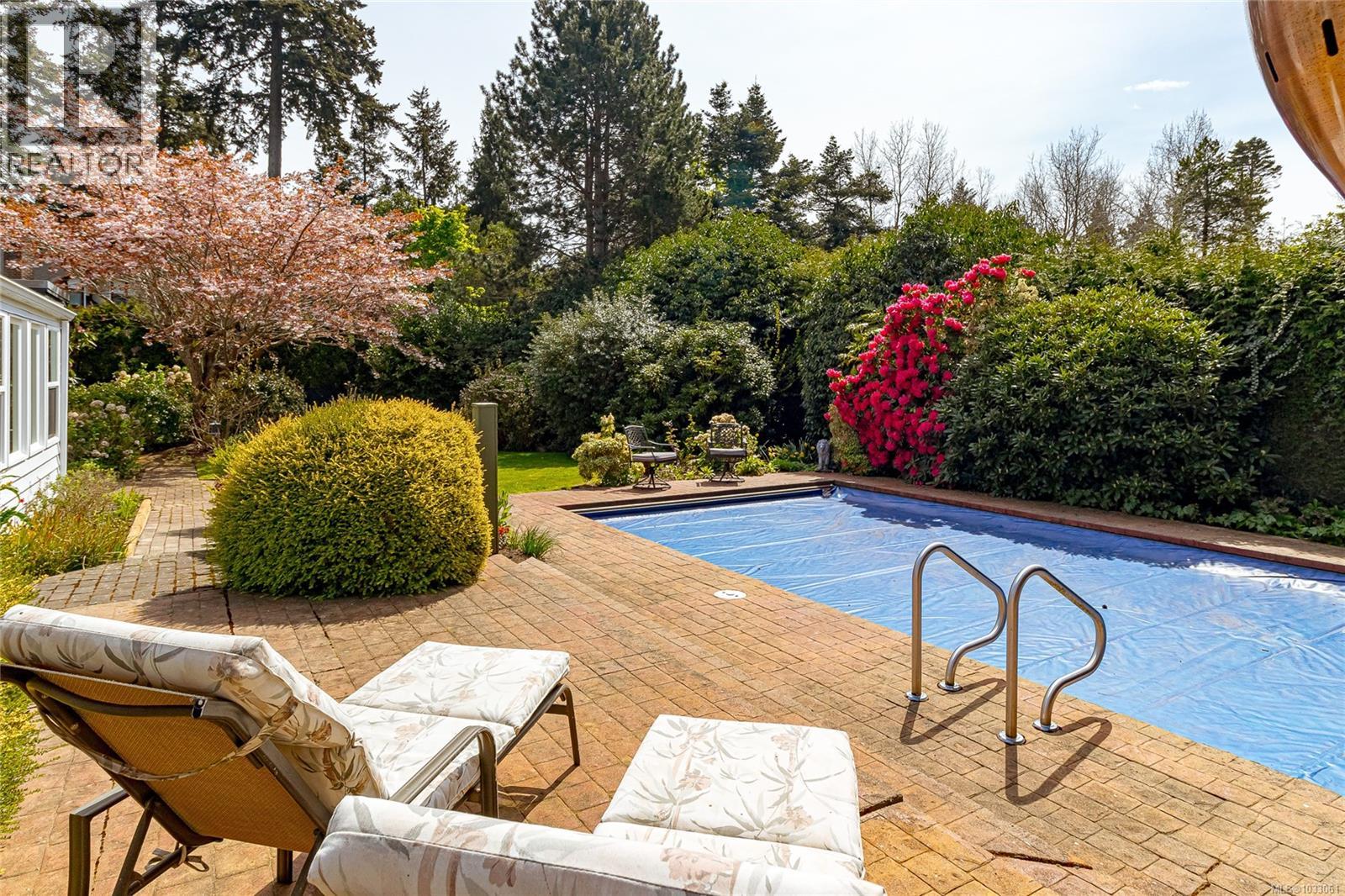  2557 Annabern Crescent, Saanich