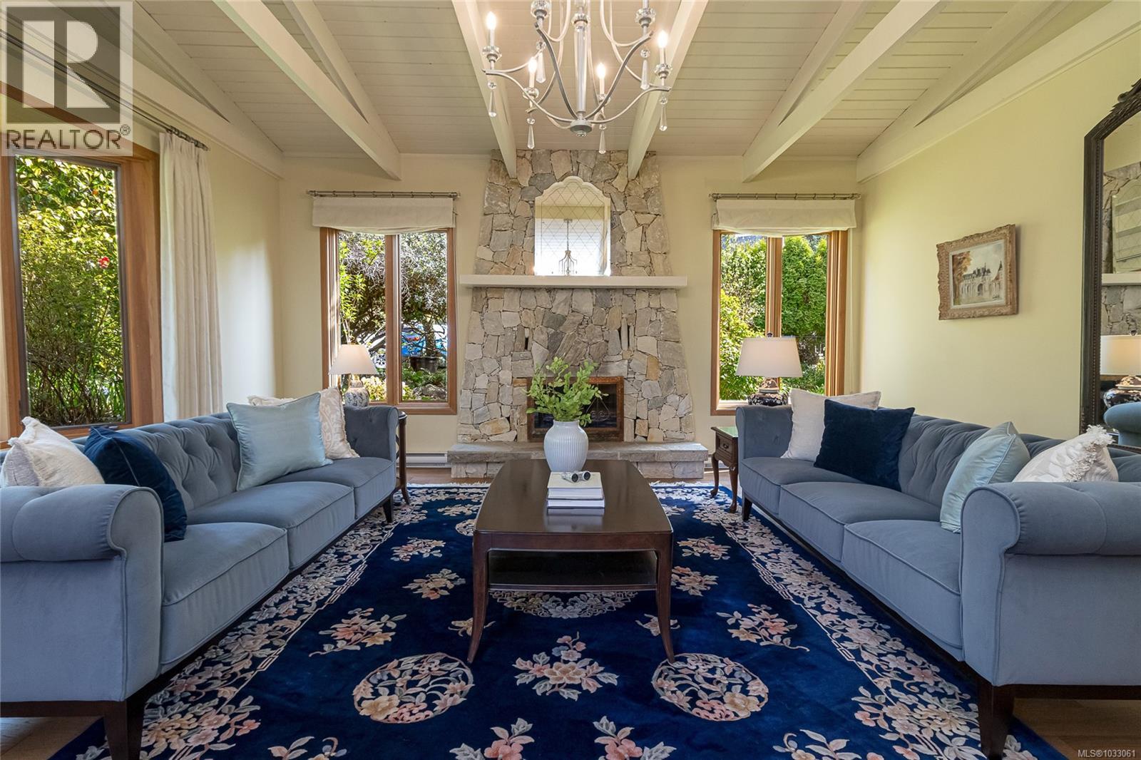  2557 Annabern Crescent, Saanich