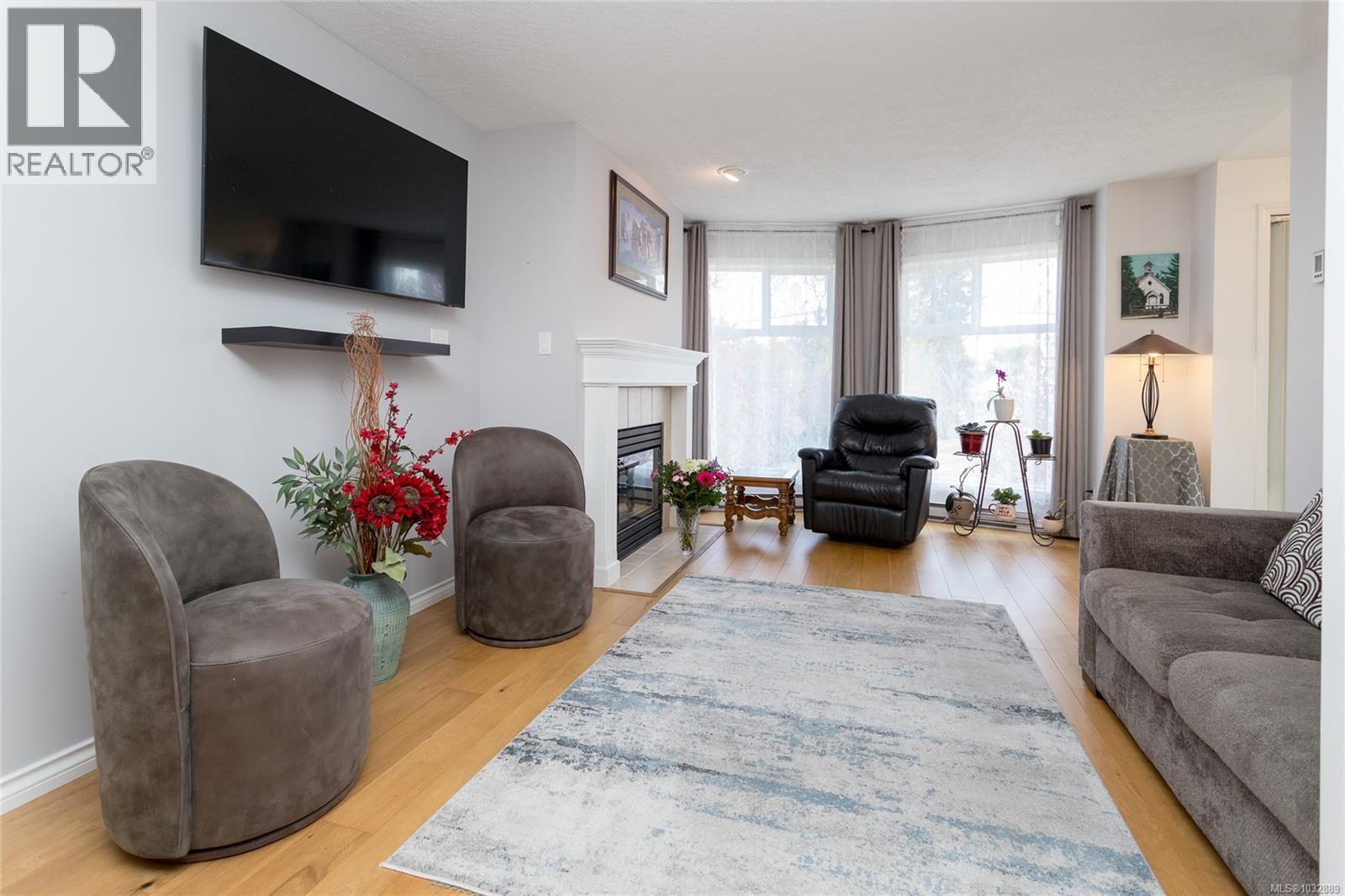 303 899 Darwin Avenue, Saanich