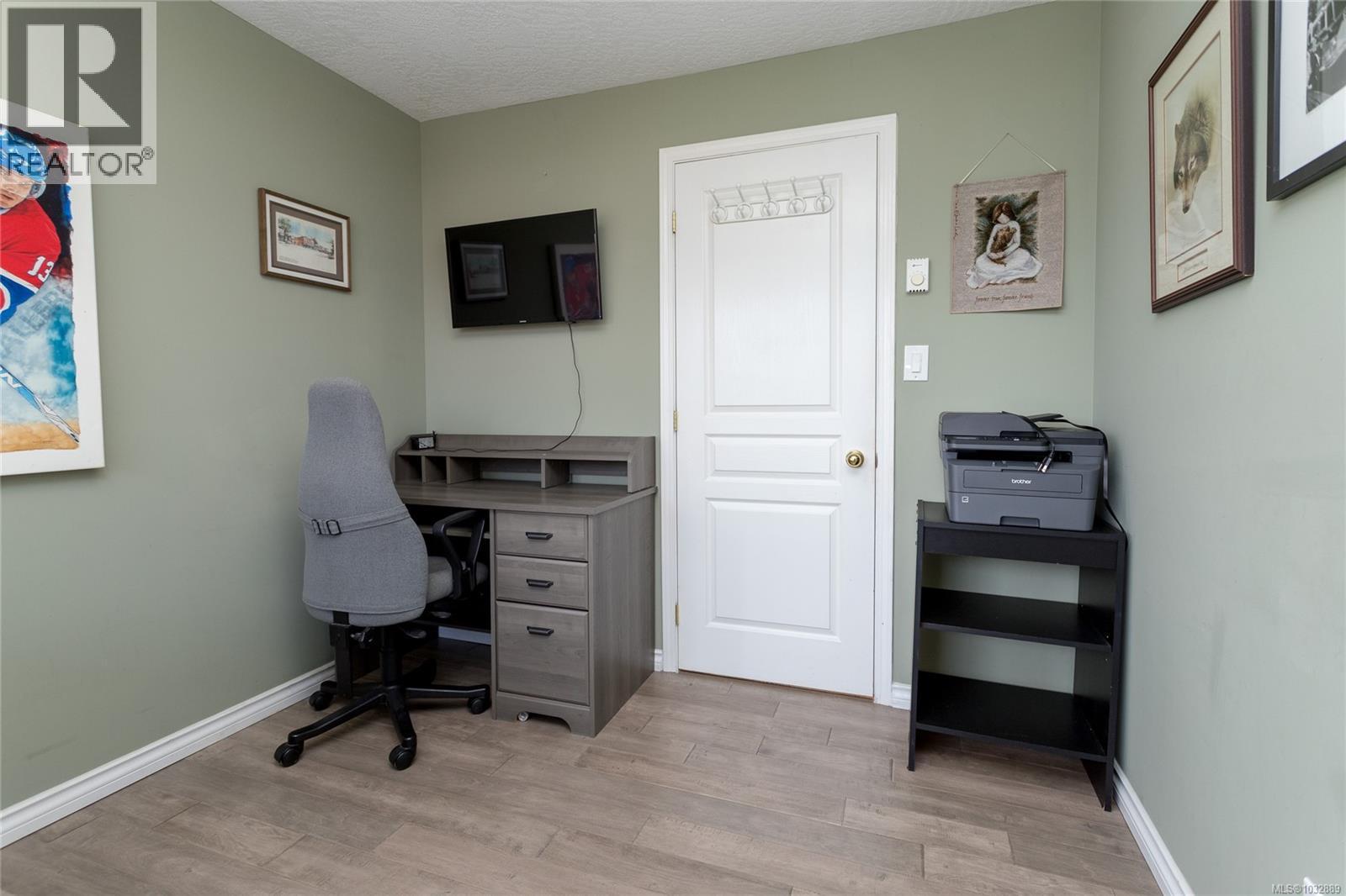 #303 899 Darwin Ave - 27