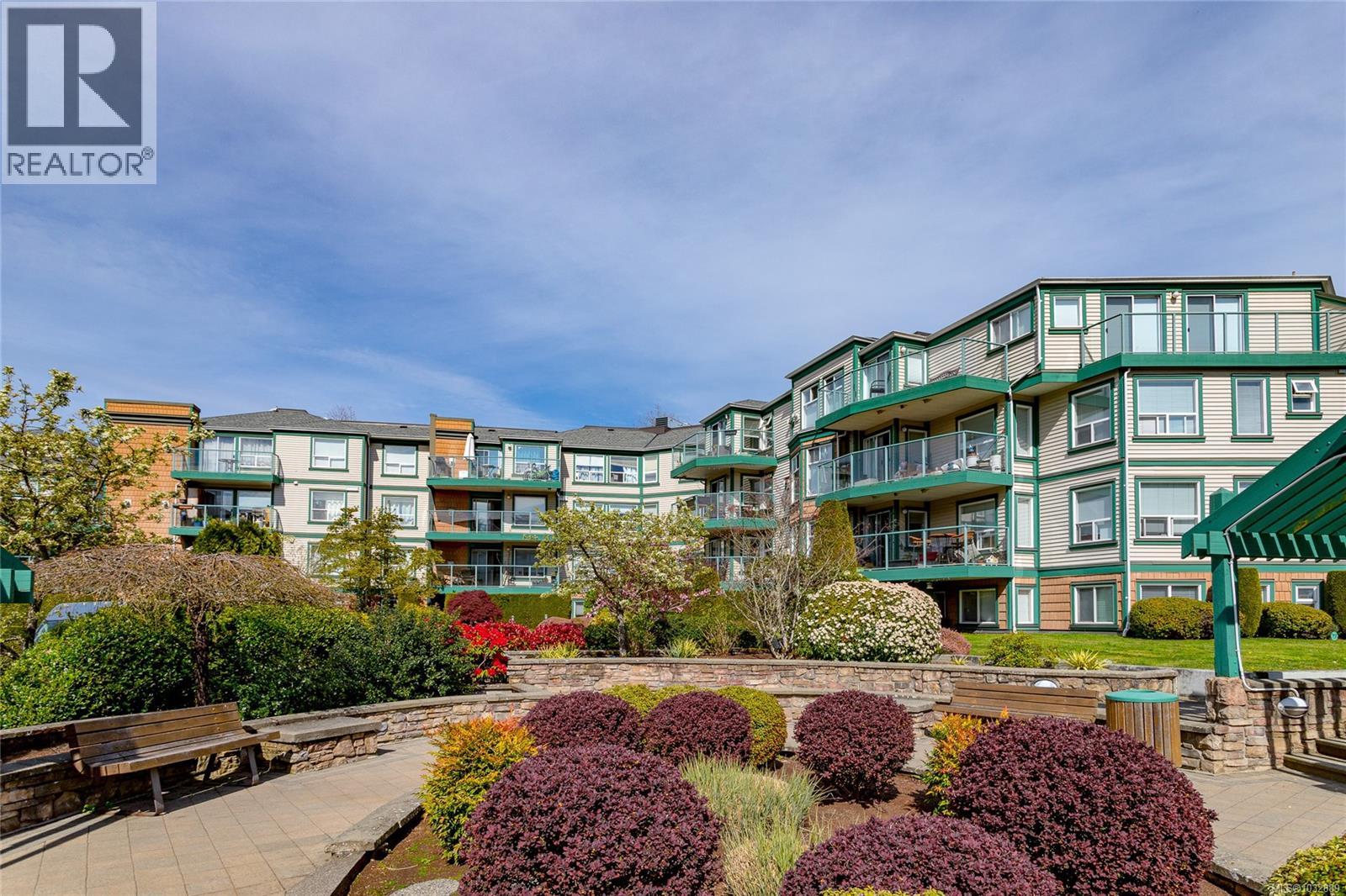 303 899 Darwin Avenue, Saanich