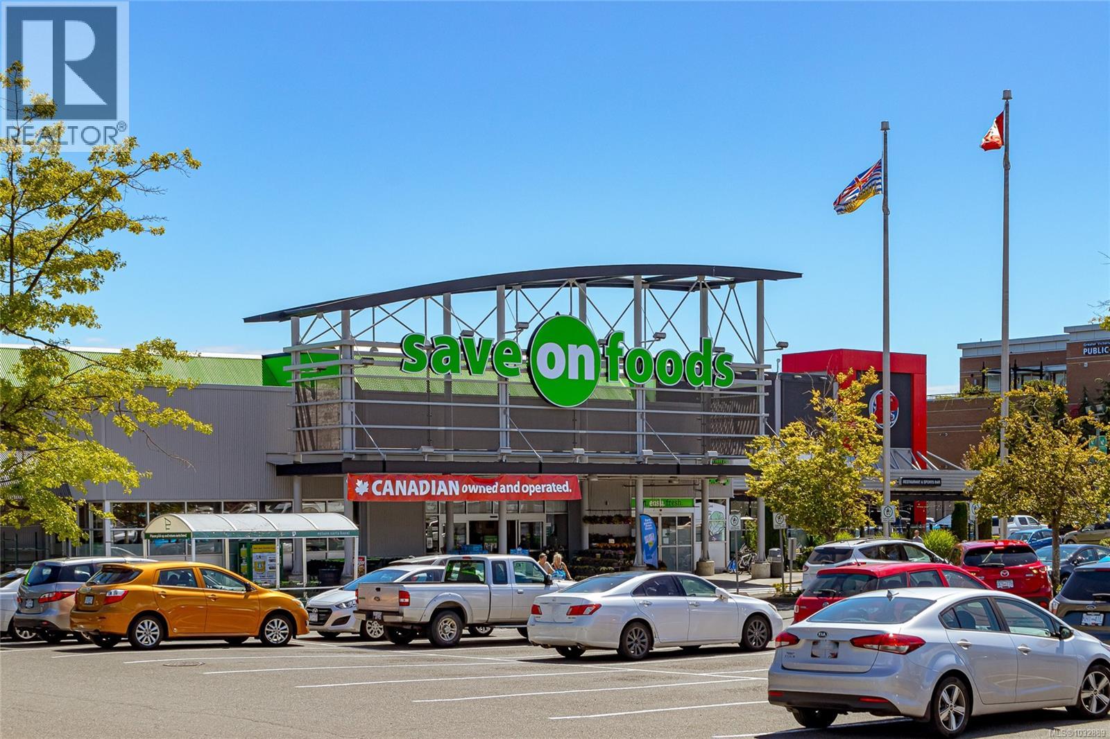 303 899 Darwin Avenue, Saanich