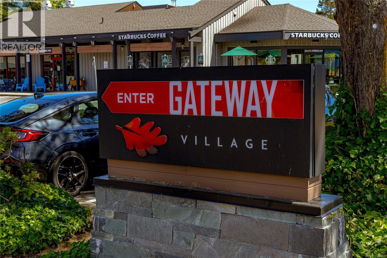 303 899 Darwin Avenue, Saanich