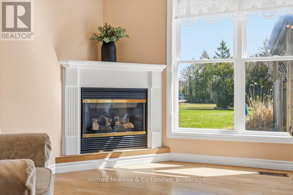 Gas fireplace