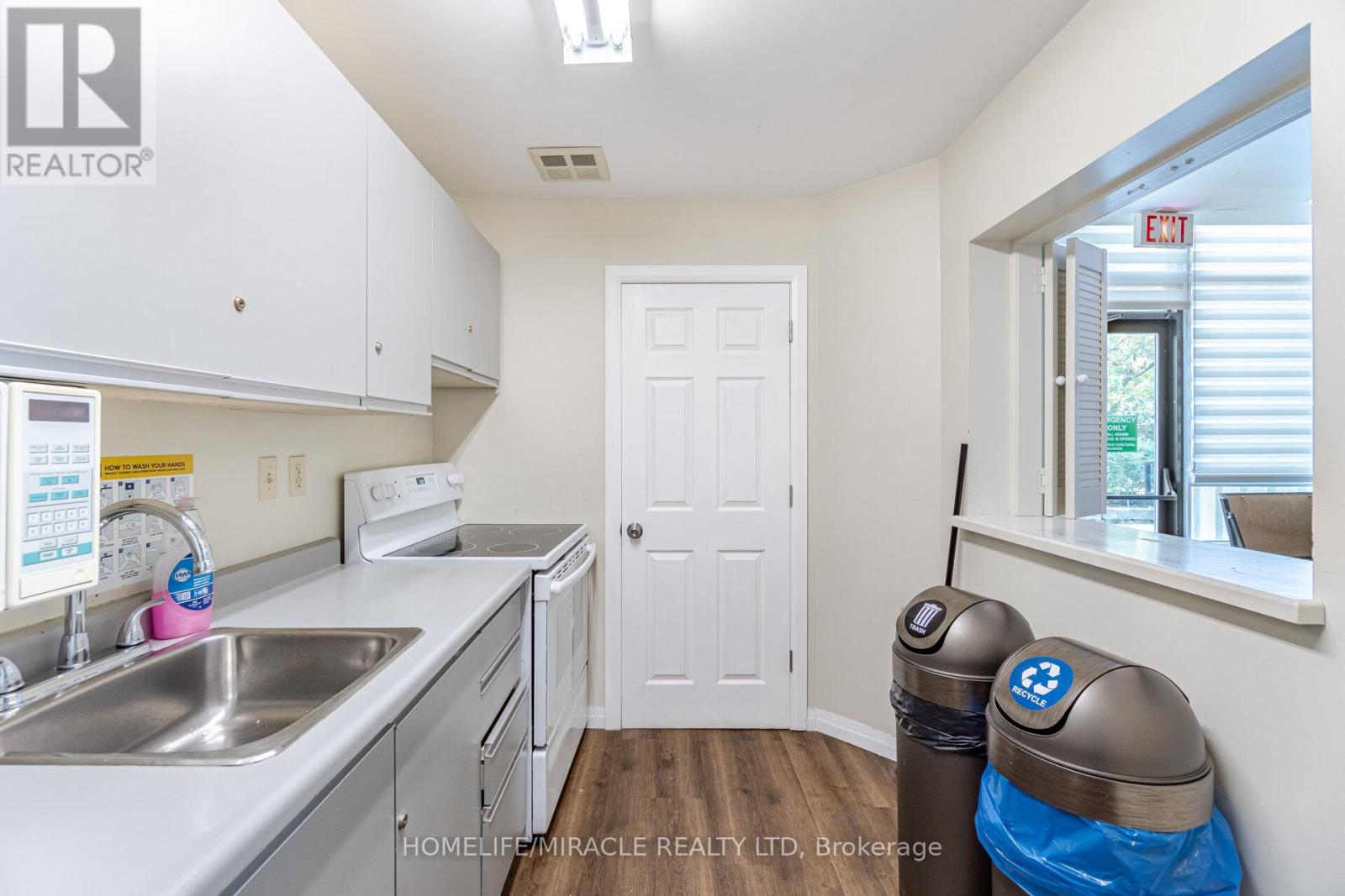 #401 26 HANOVER ROAD - 36