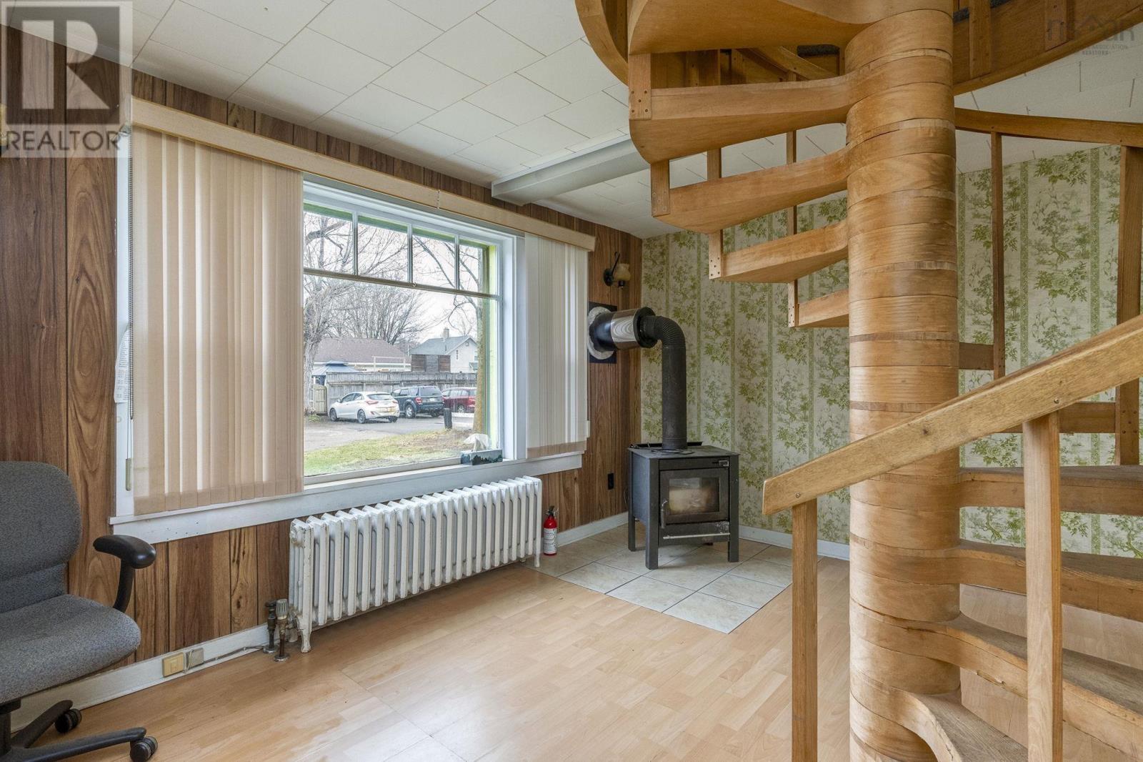 Property 18 of 46 of 60 Commercial Street