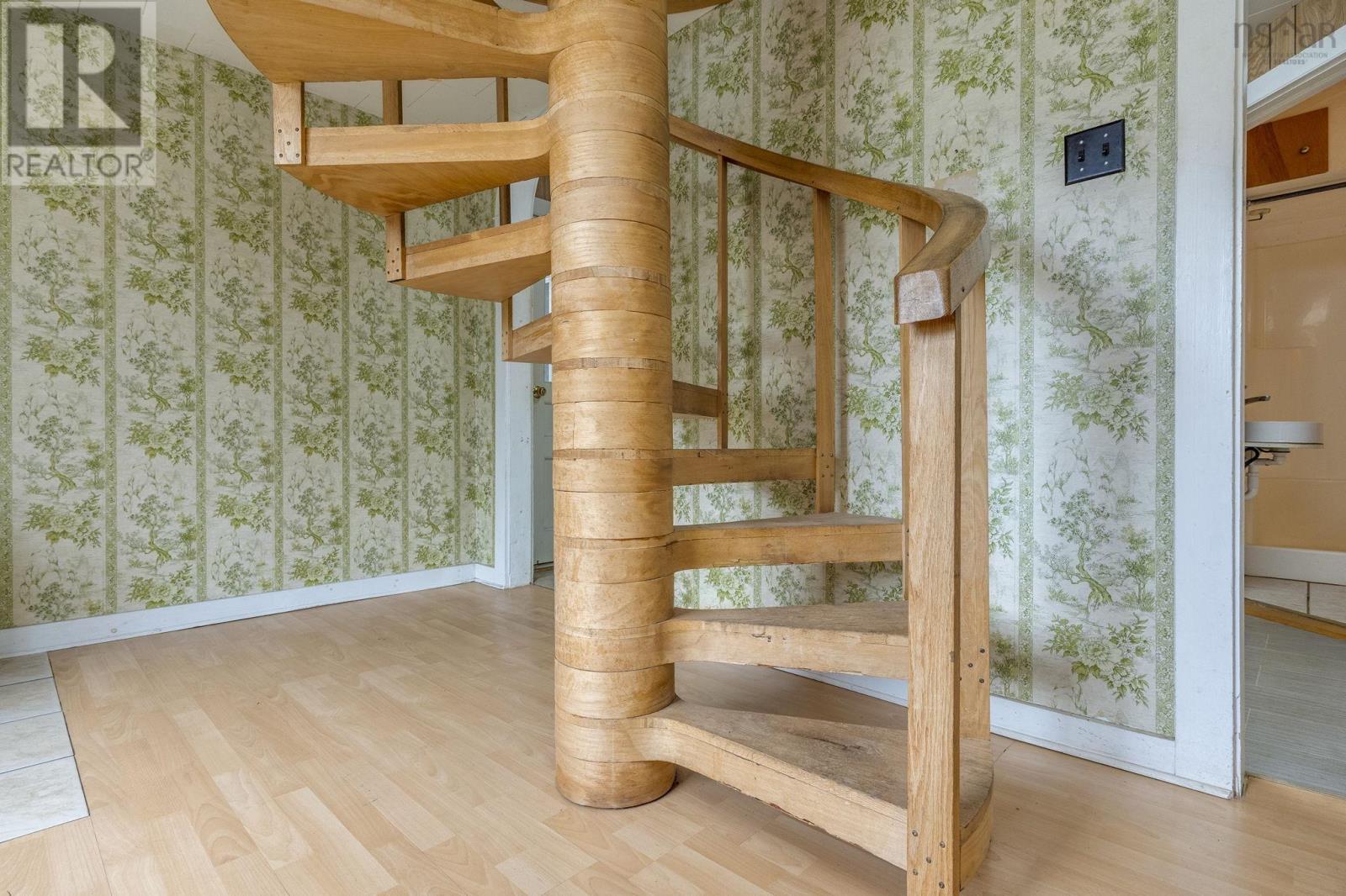 Property 19 of 46 of 60 Commercial Street