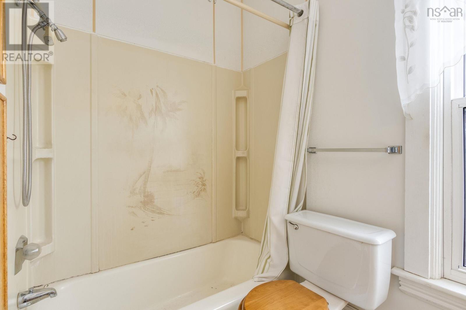 Property 30 of 46 of 60 Commercial Street