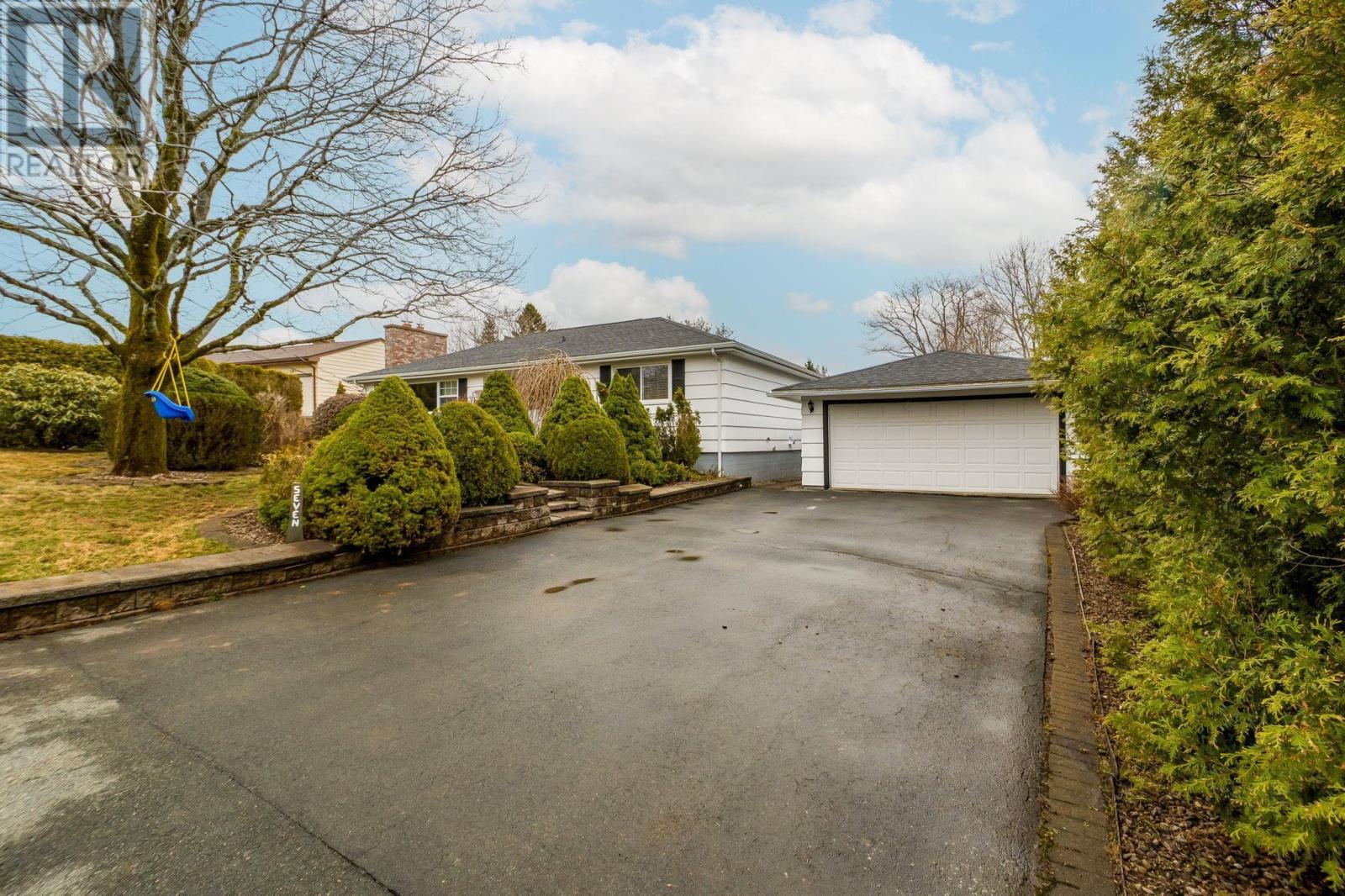 Property 29 of 49 of 7 LINCOLN Drive