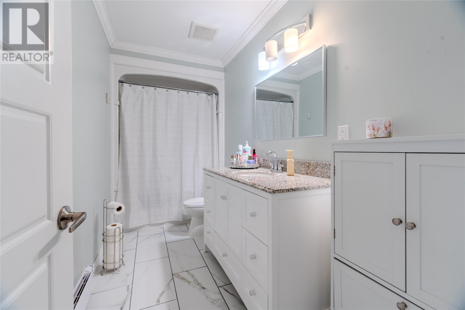 21 RUTLEDGE CRESCENT - 16