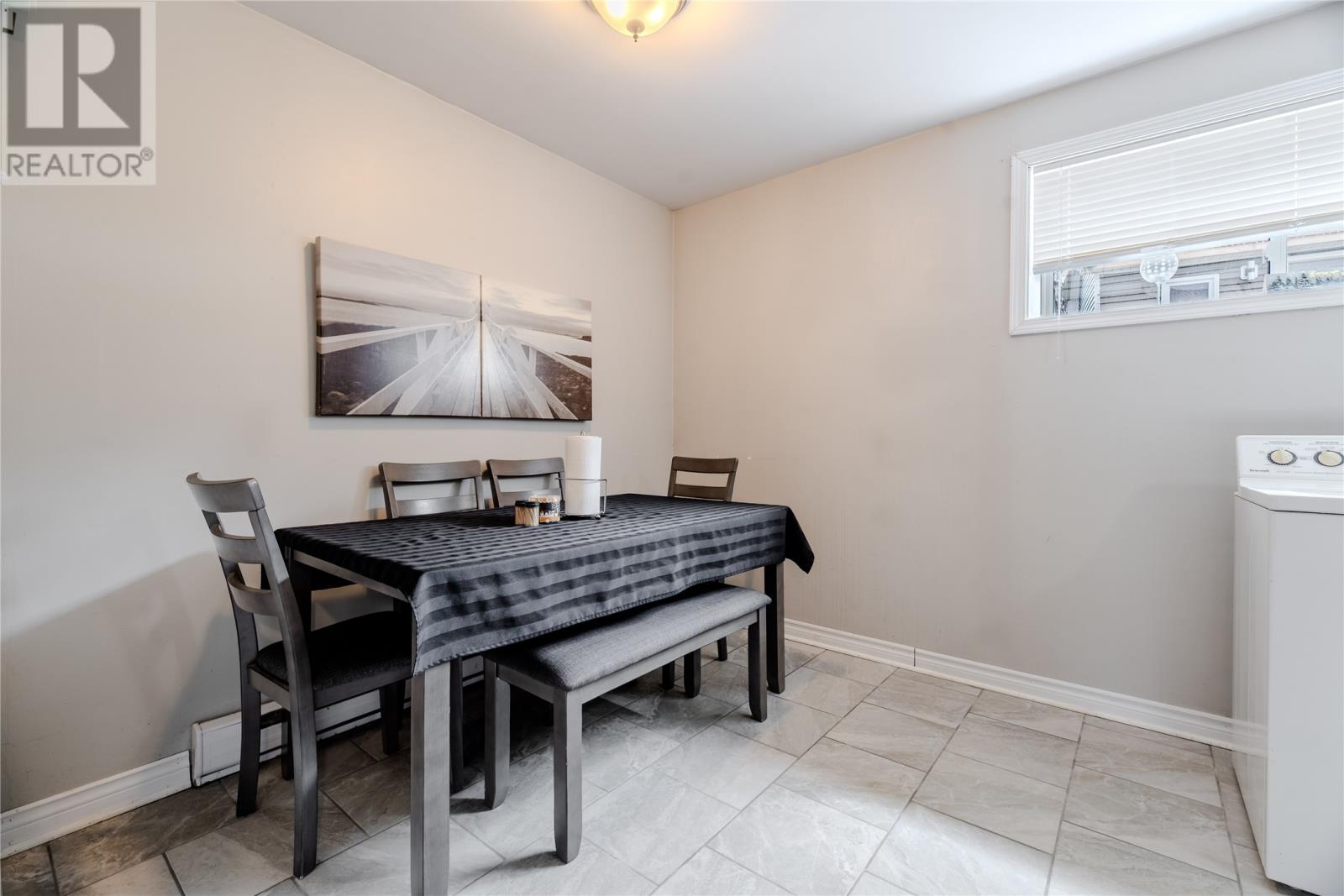 21 RUTLEDGE CRESCENT - 22