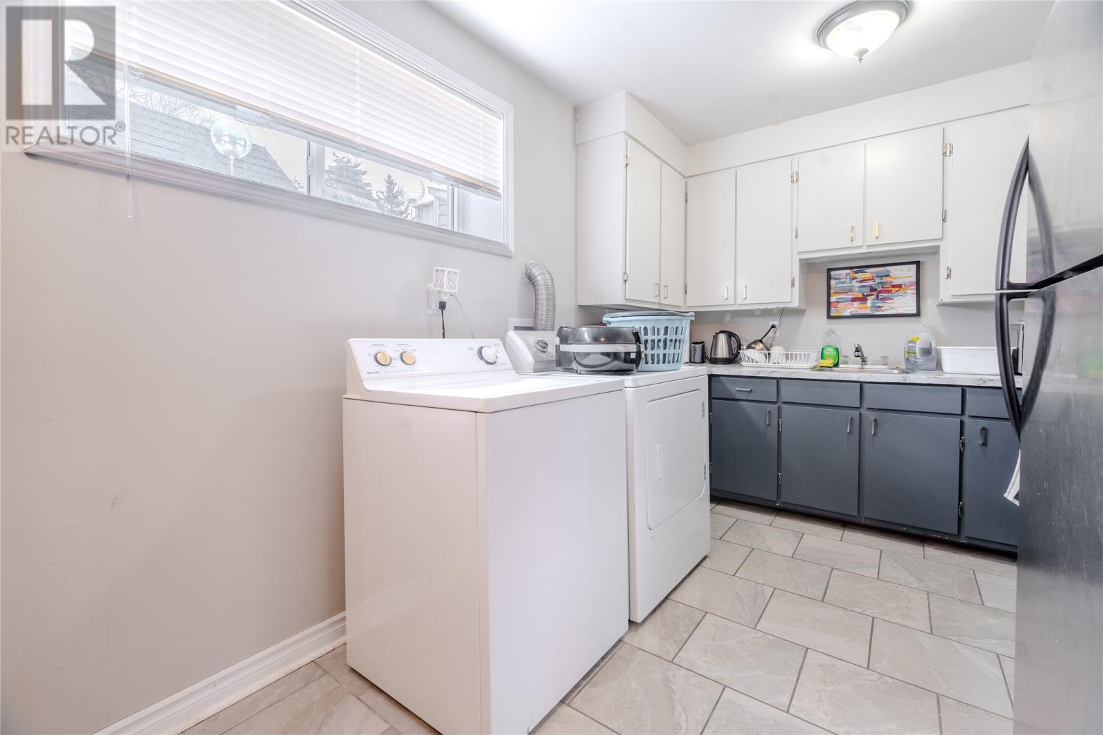 21 RUTLEDGE CRESCENT - 23