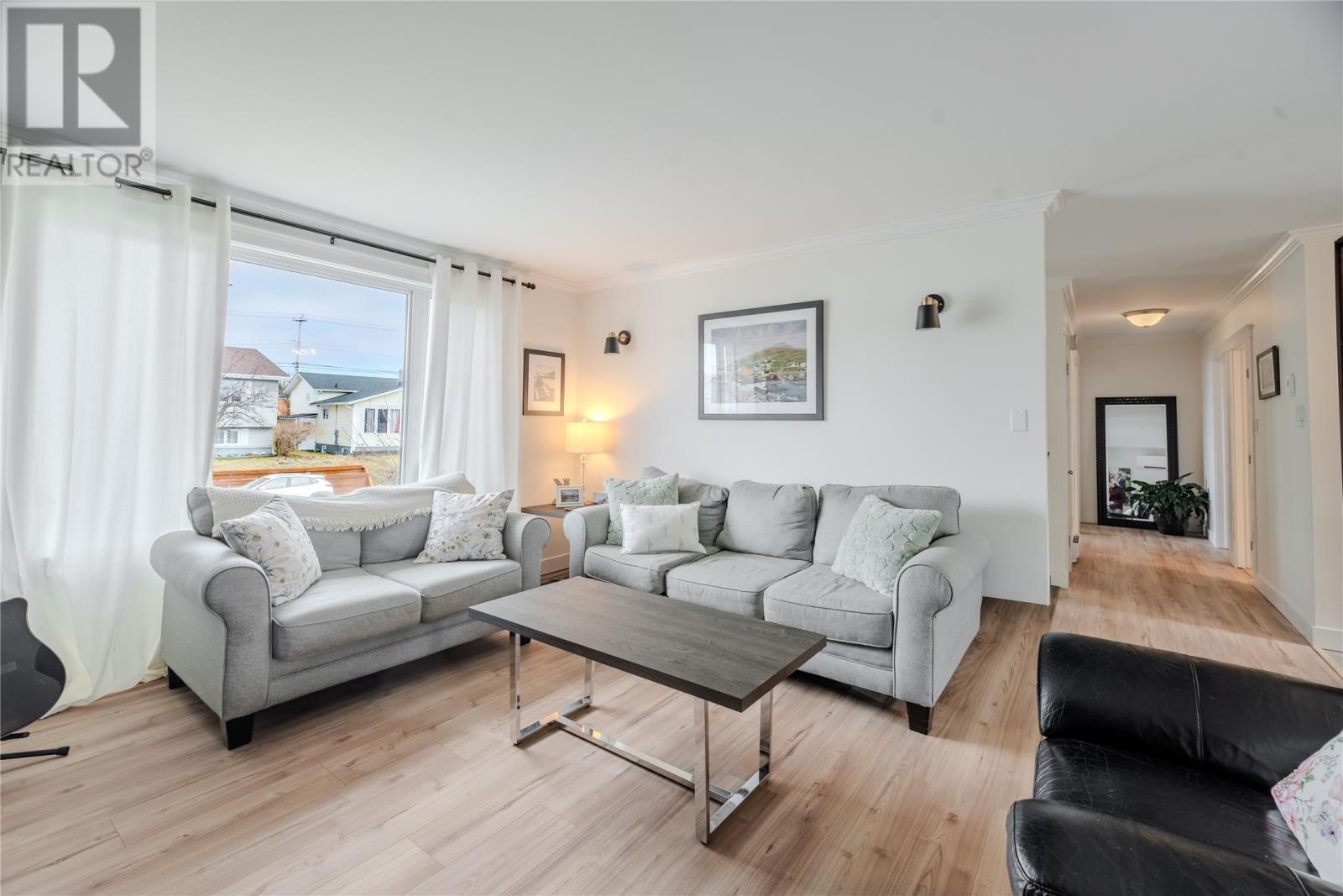 21 RUTLEDGE CRESCENT - 6