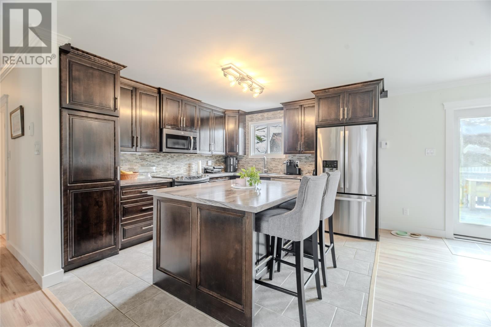 21 RUTLEDGE CRESCENT - 8