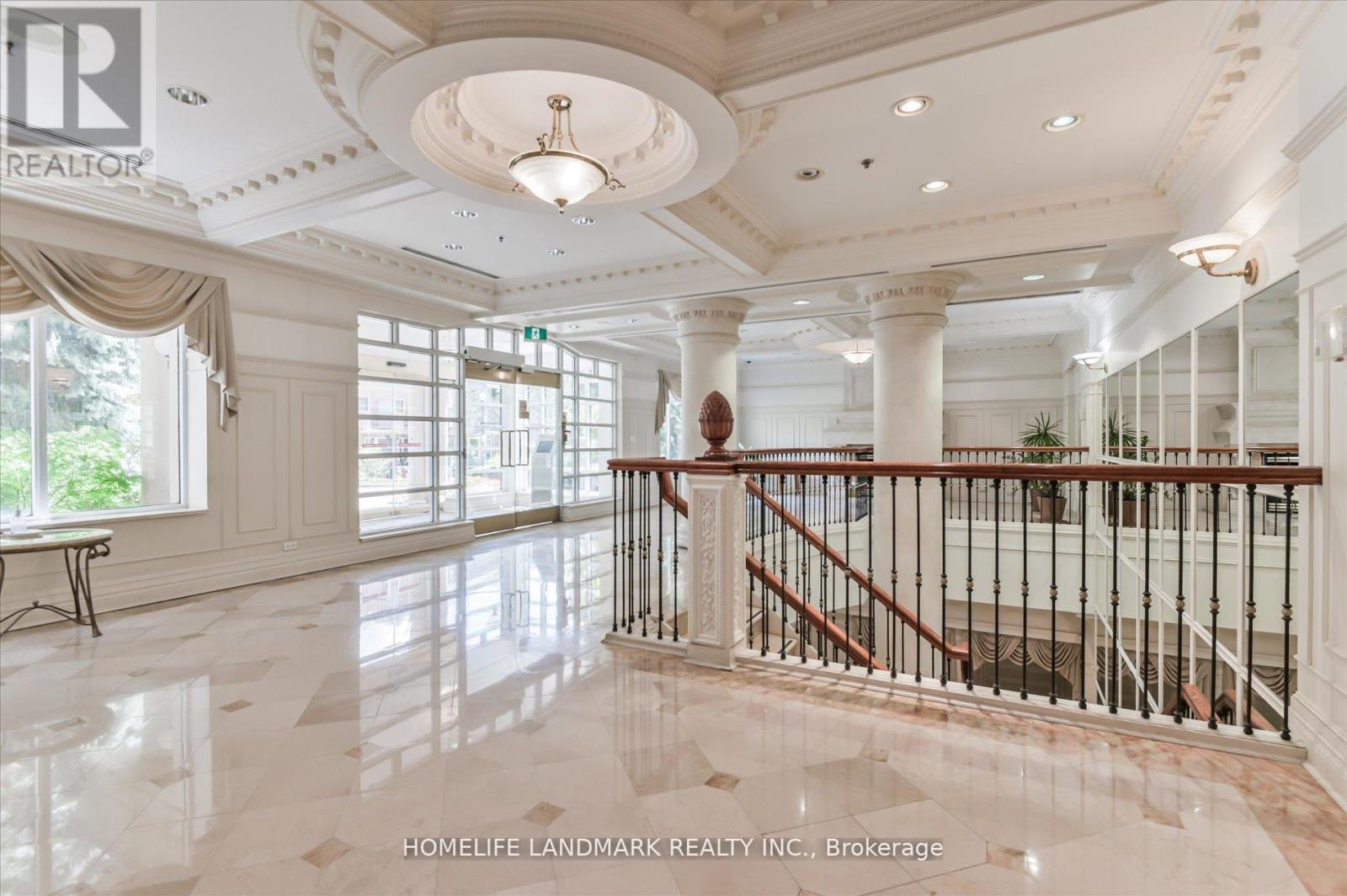 206 - 18 SOMMERSET WAY