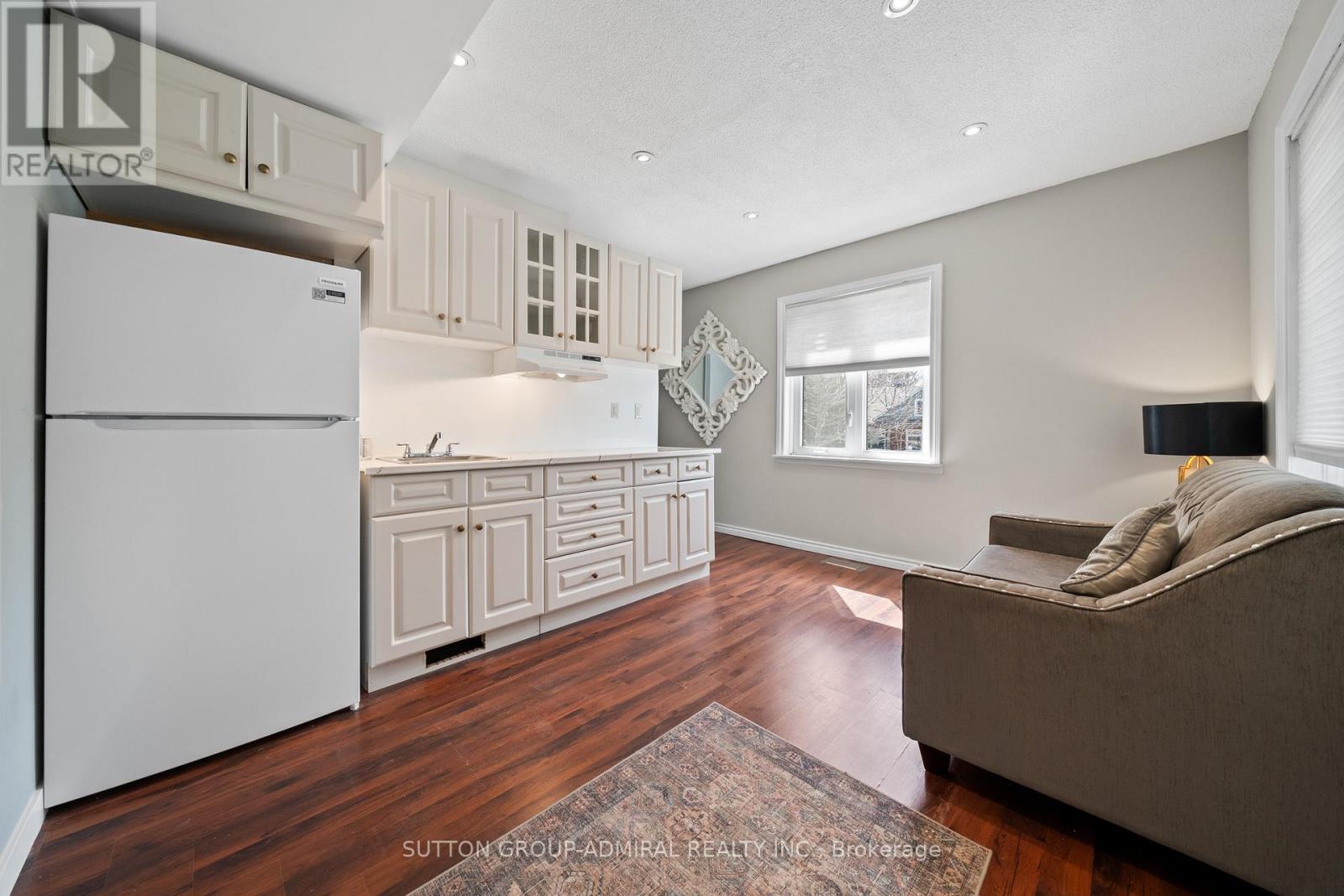 472 MAIN STREET — photo 3