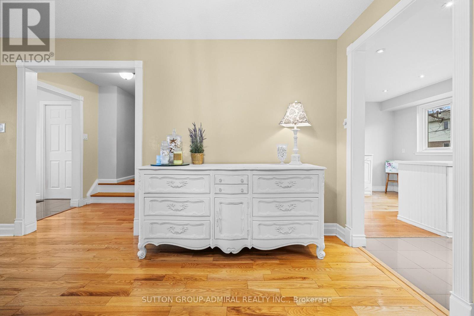 1295 NAPIER CRESCENT - 12