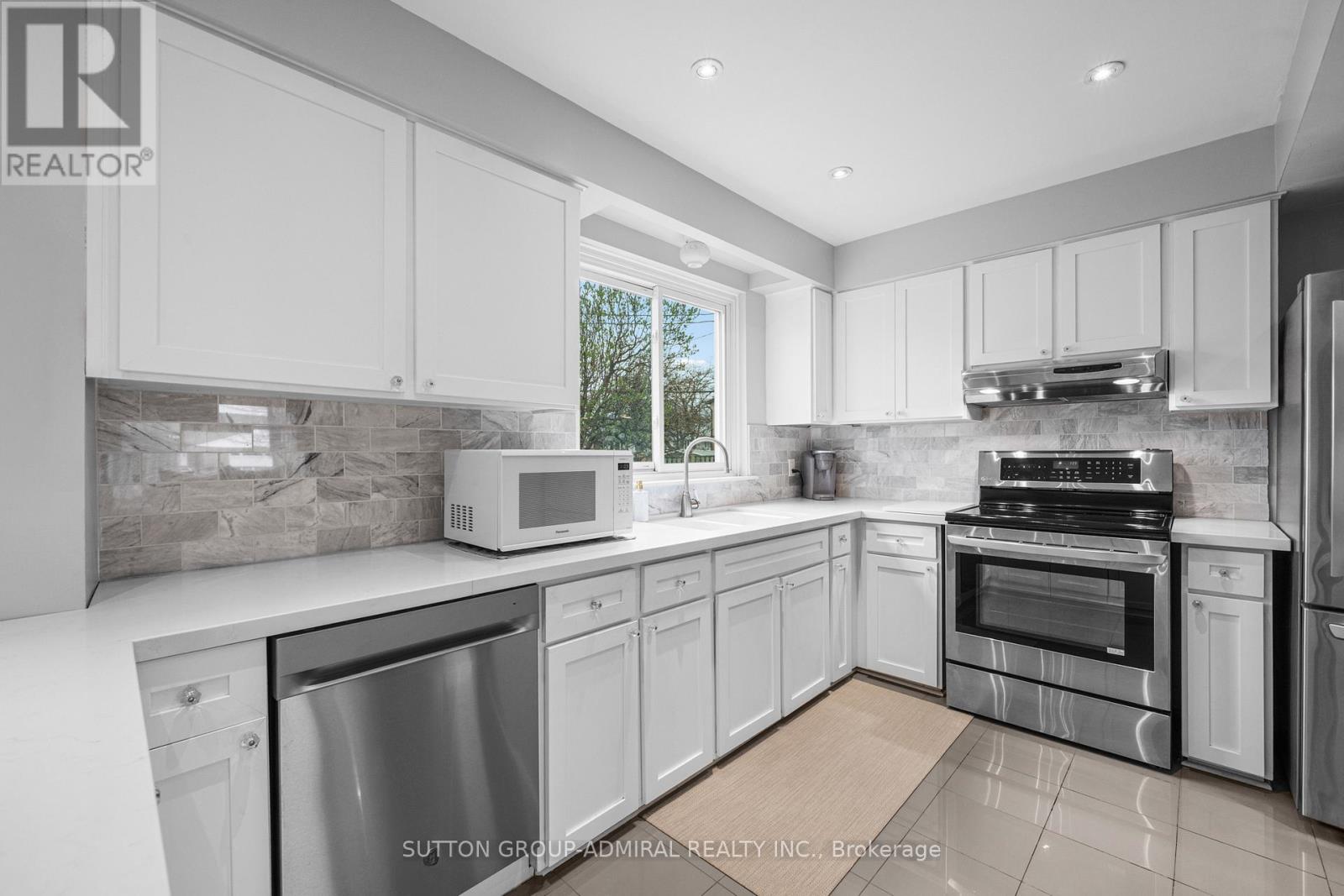 1295 NAPIER CRESCENT - 14