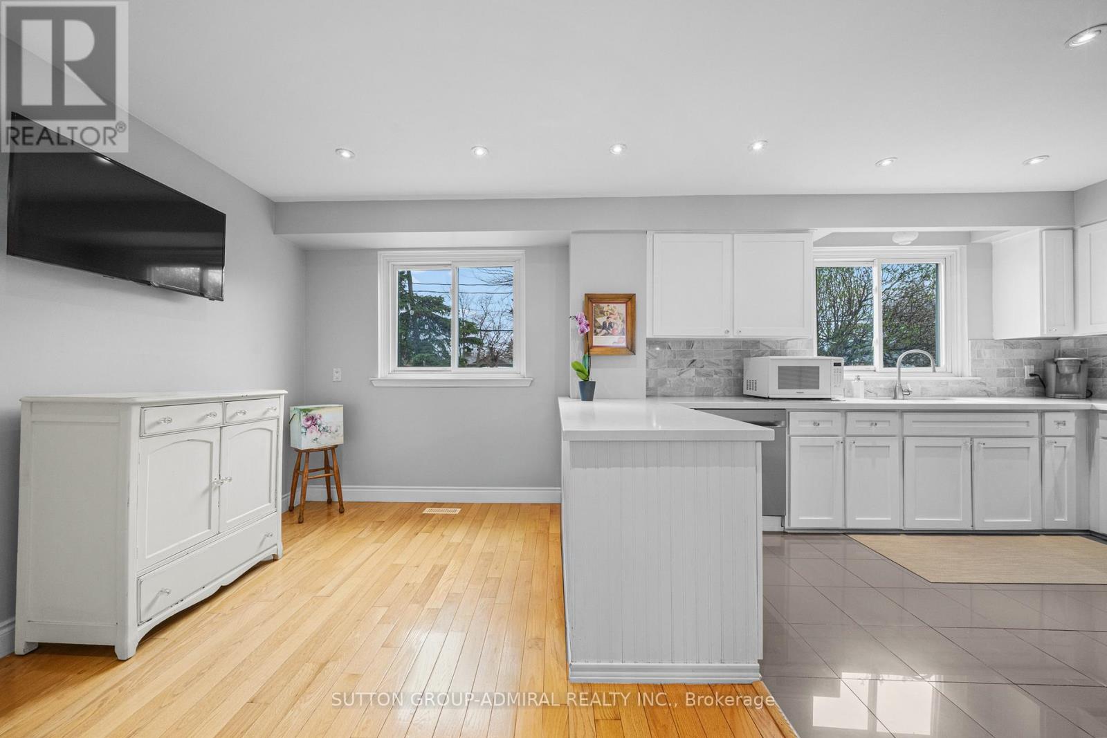 1295 NAPIER CRESCENT - 18