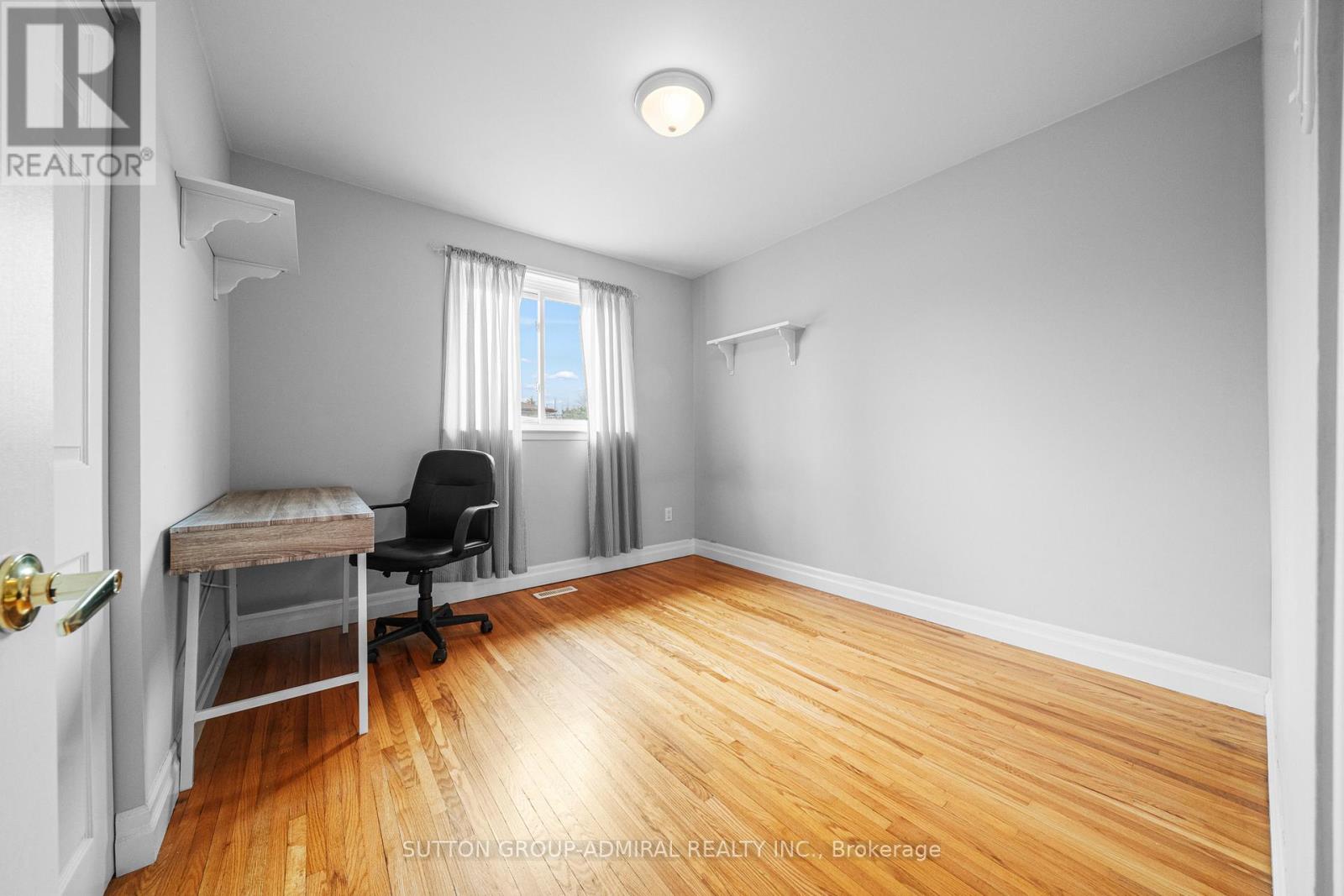 1295 NAPIER CRESCENT — photo 27
