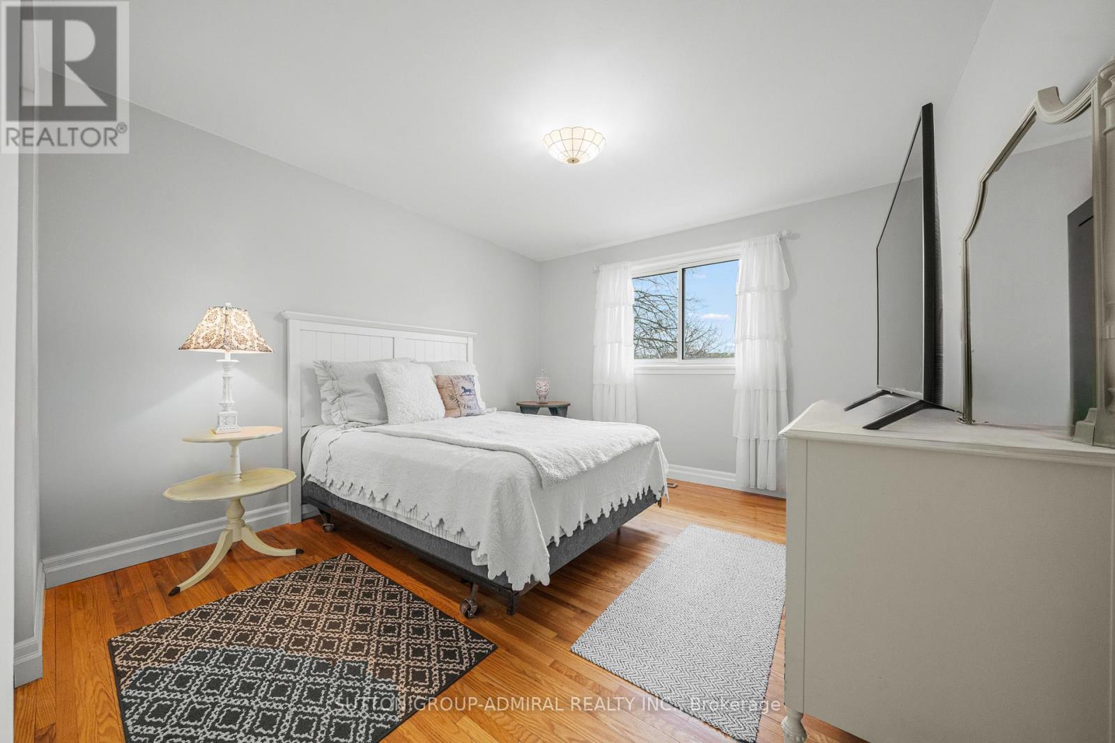 1295 NAPIER CRESCENT — photo 29