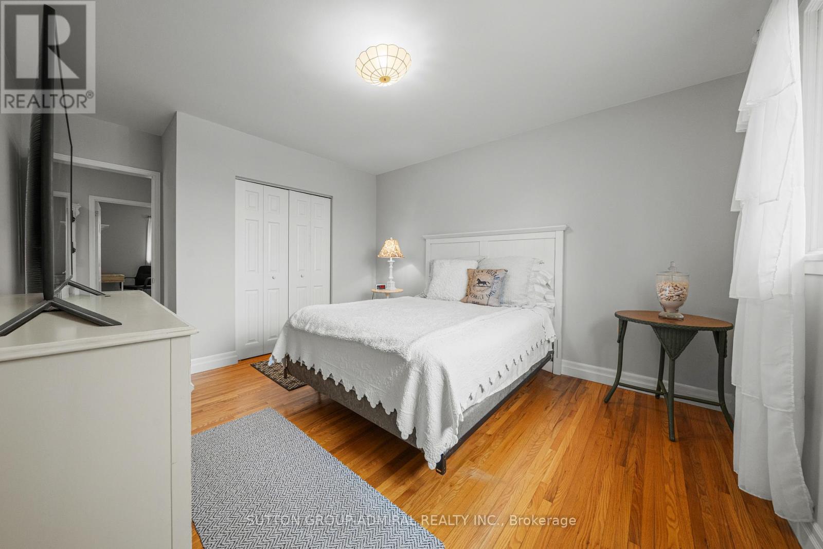1295 NAPIER CRESCENT — photo 30