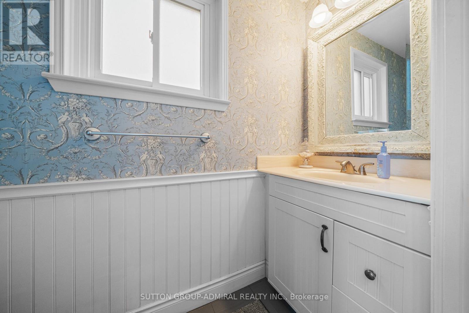 1295 NAPIER CRESCENT - 7
