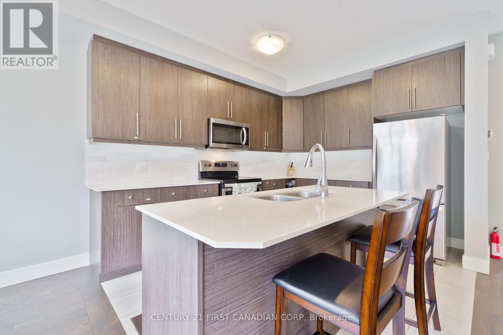 1660 BEAVERBROOK AVENUE - 10