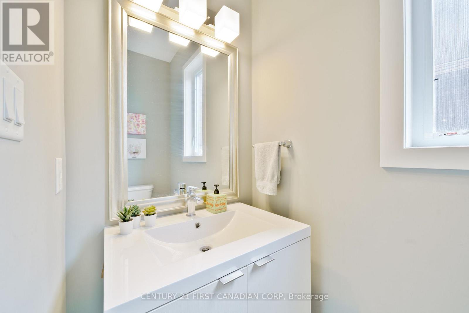 1660 BEAVERBROOK AVENUE - 7