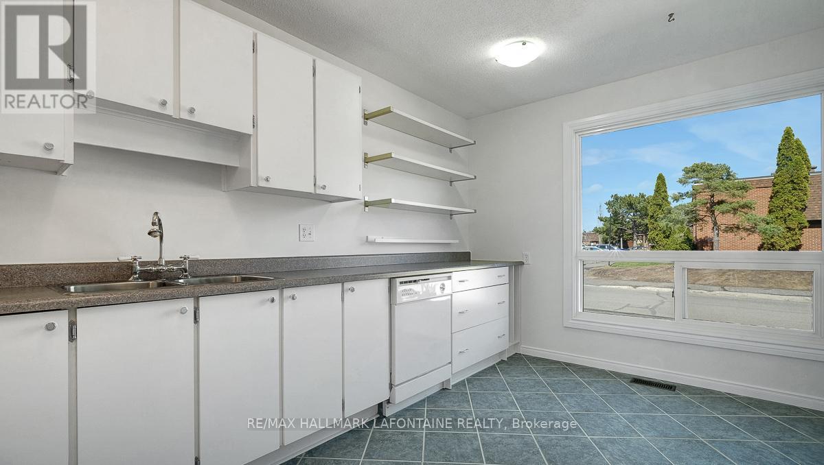 #46 890 CAHILL DRIVE W - 13