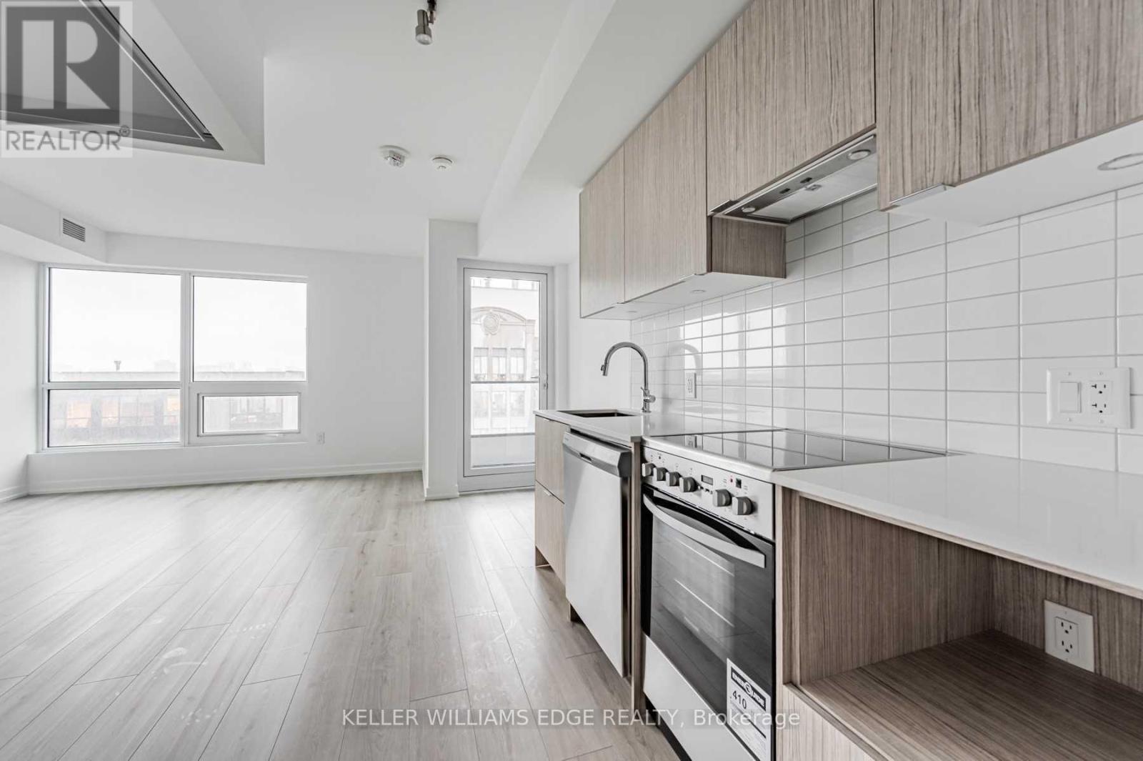 #1307 395 BLOOR STREET E - 1