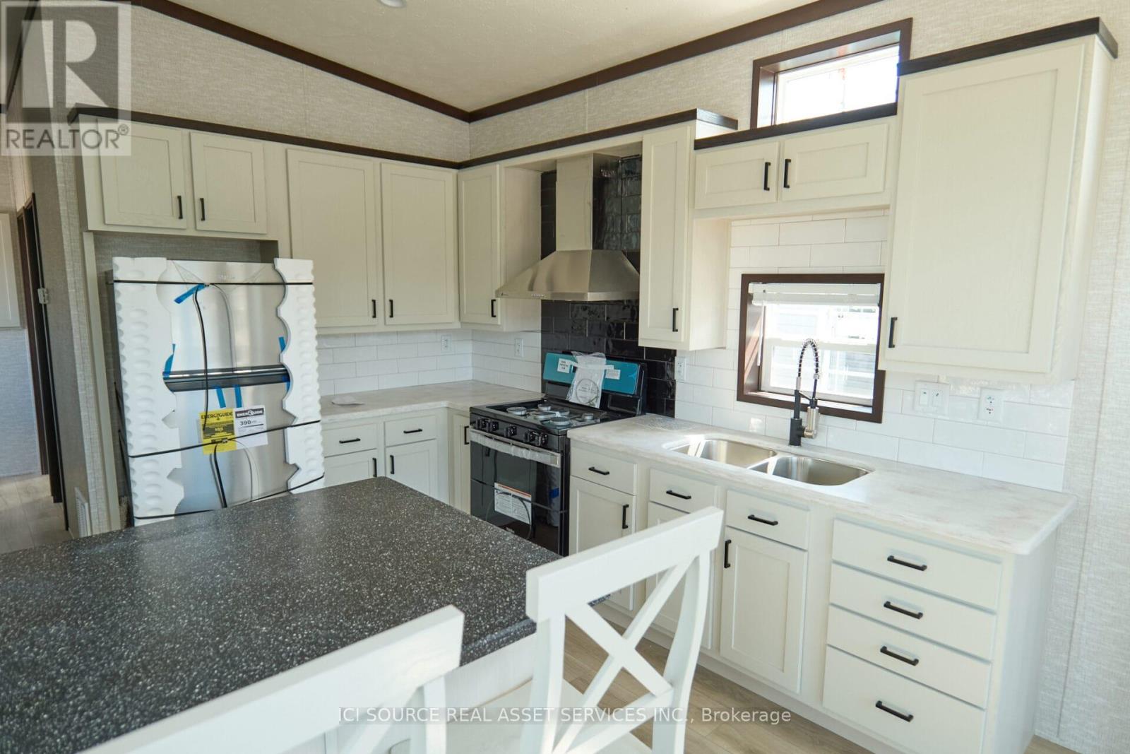 LGTHS - 1082 SHAMROCK MARINA ROAD — photo 4