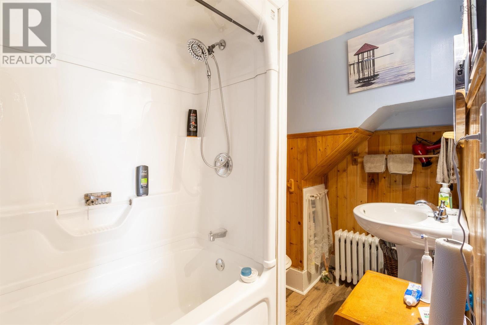 Property 12 of 23 of 72 Connaught Avenue Avenue