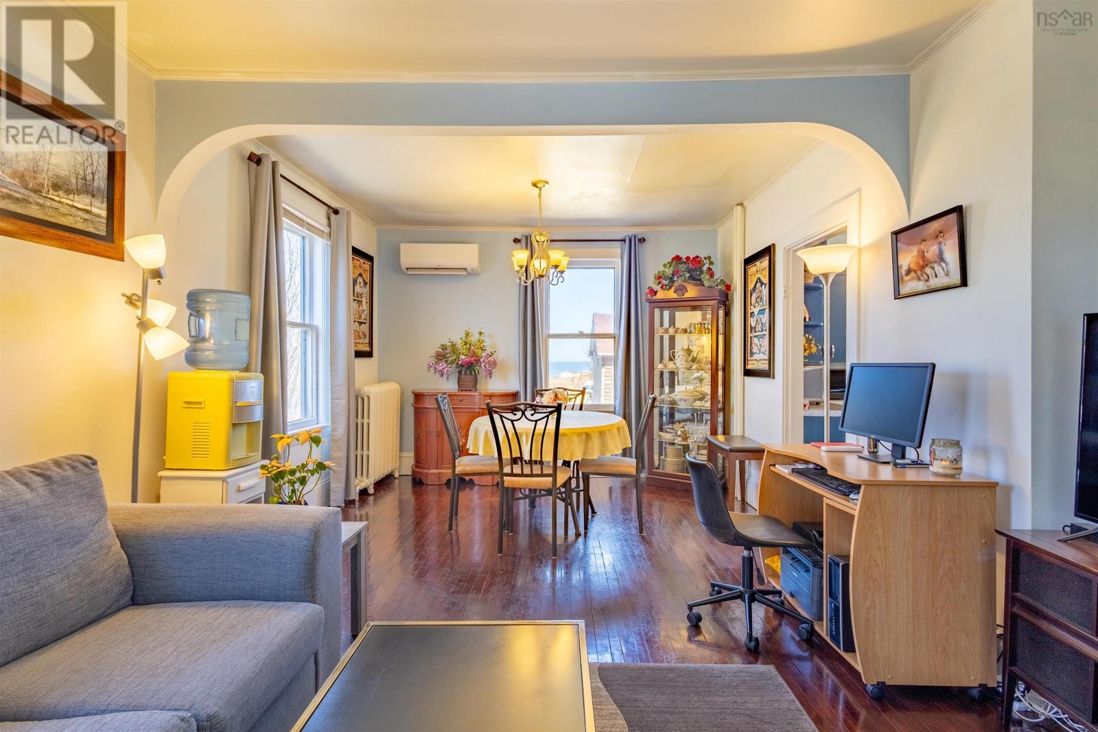 Property 2 of 23 of 72 Connaught Avenue Avenue