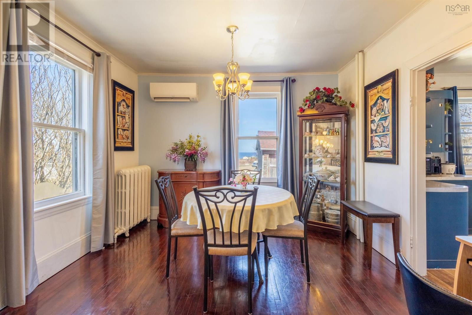 Property 4 of 23 of 72 Connaught Avenue Avenue